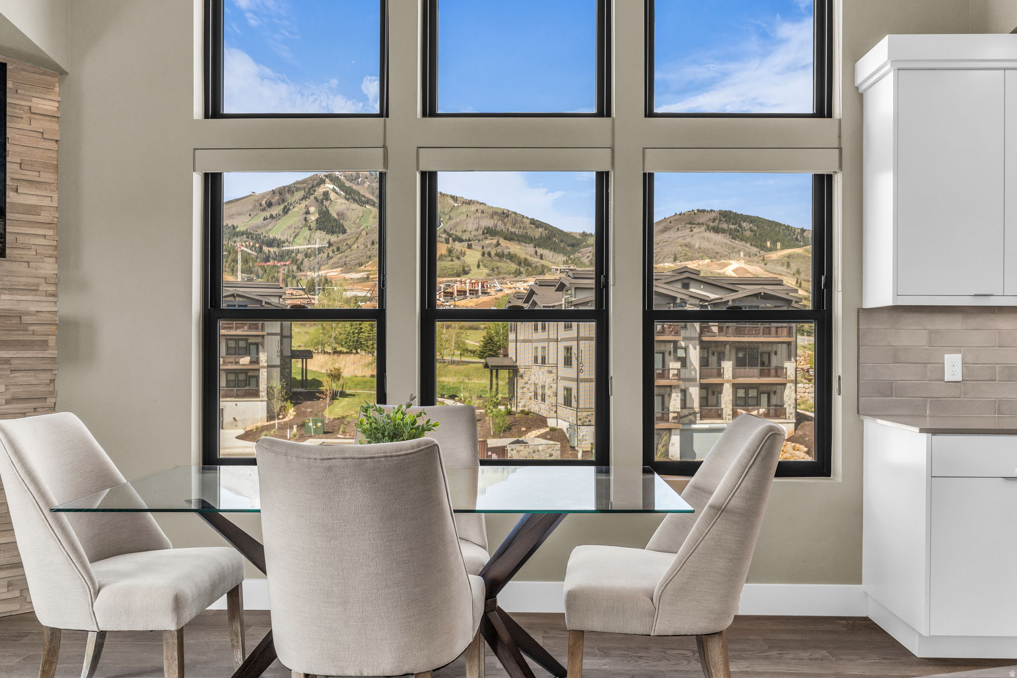 MAYFLOWER LAKESIDE - Residential