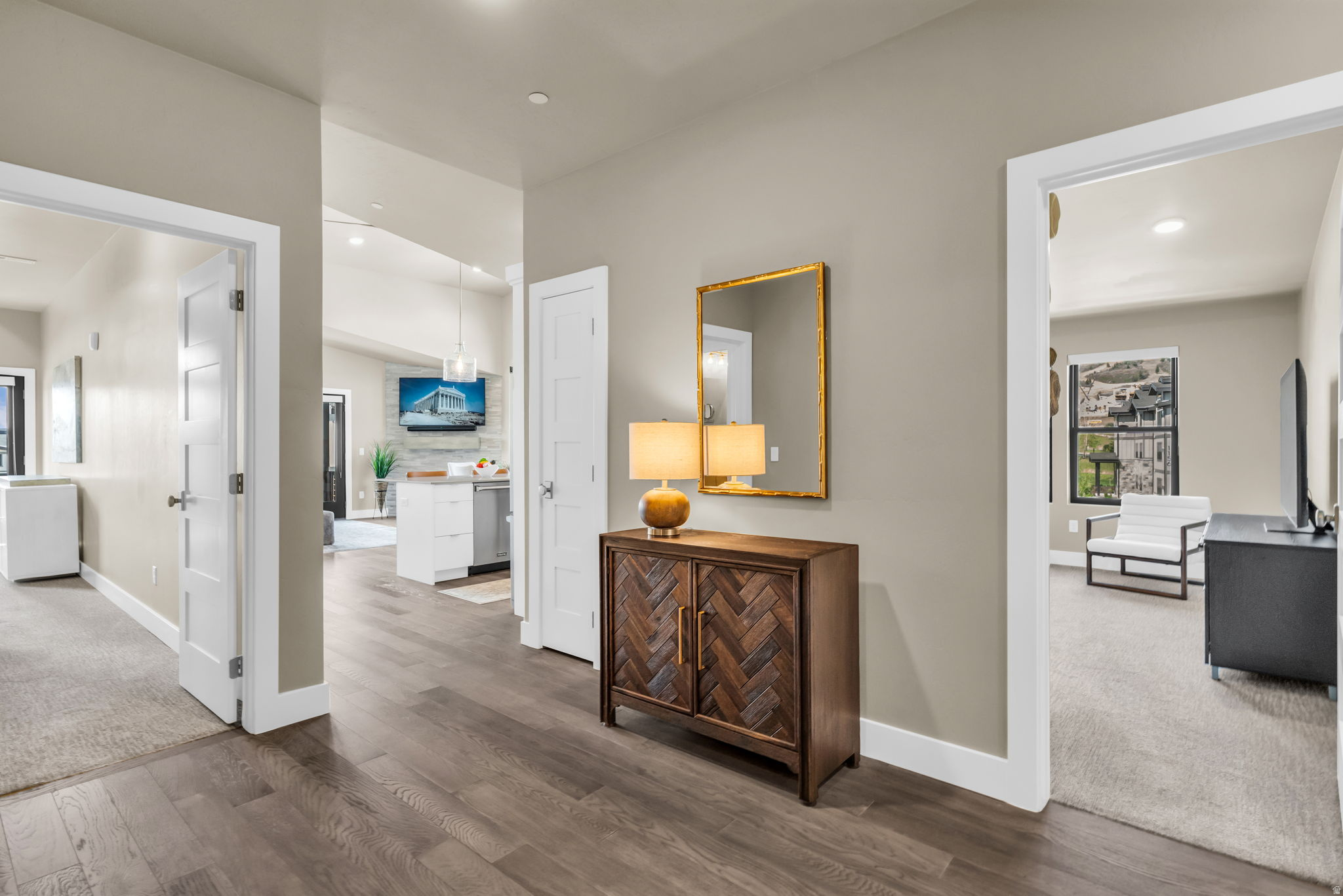 MAYFLOWER LAKESIDE - Residential