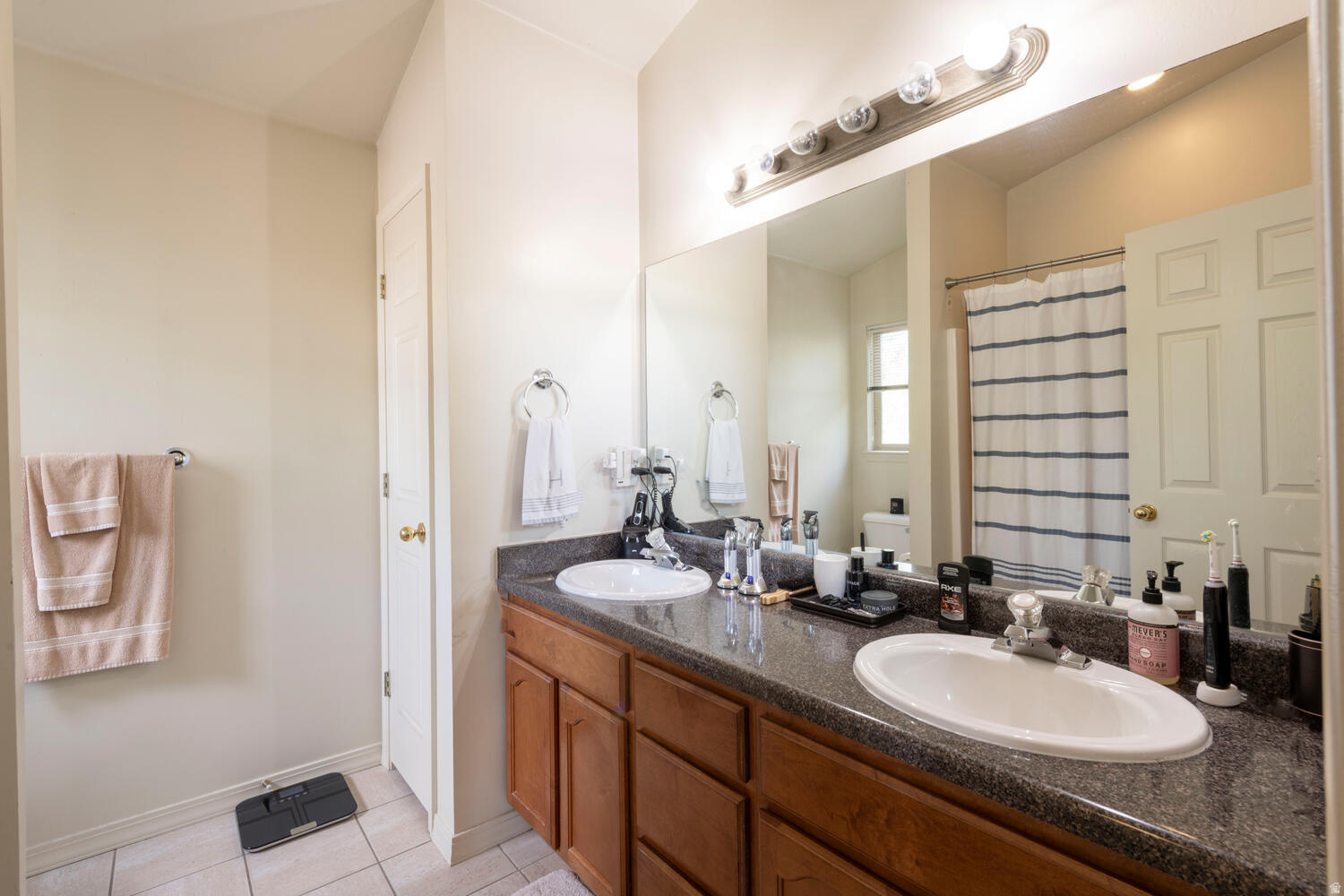 HILLCREST ESTATES - Residential