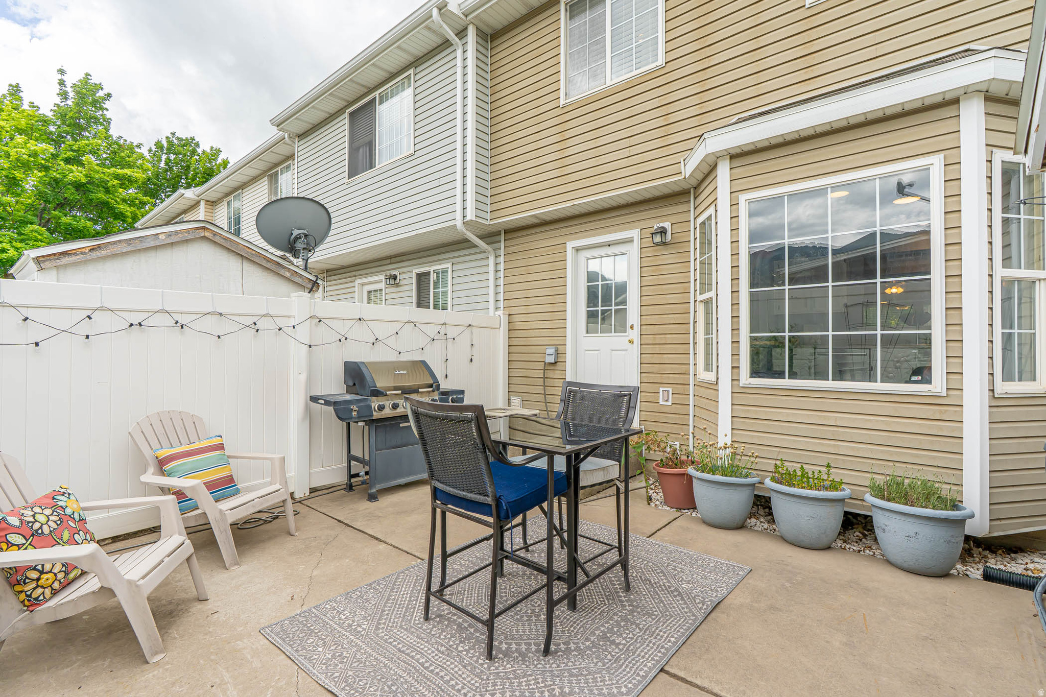 CREEKSIDE TOWNHOMES - Residential