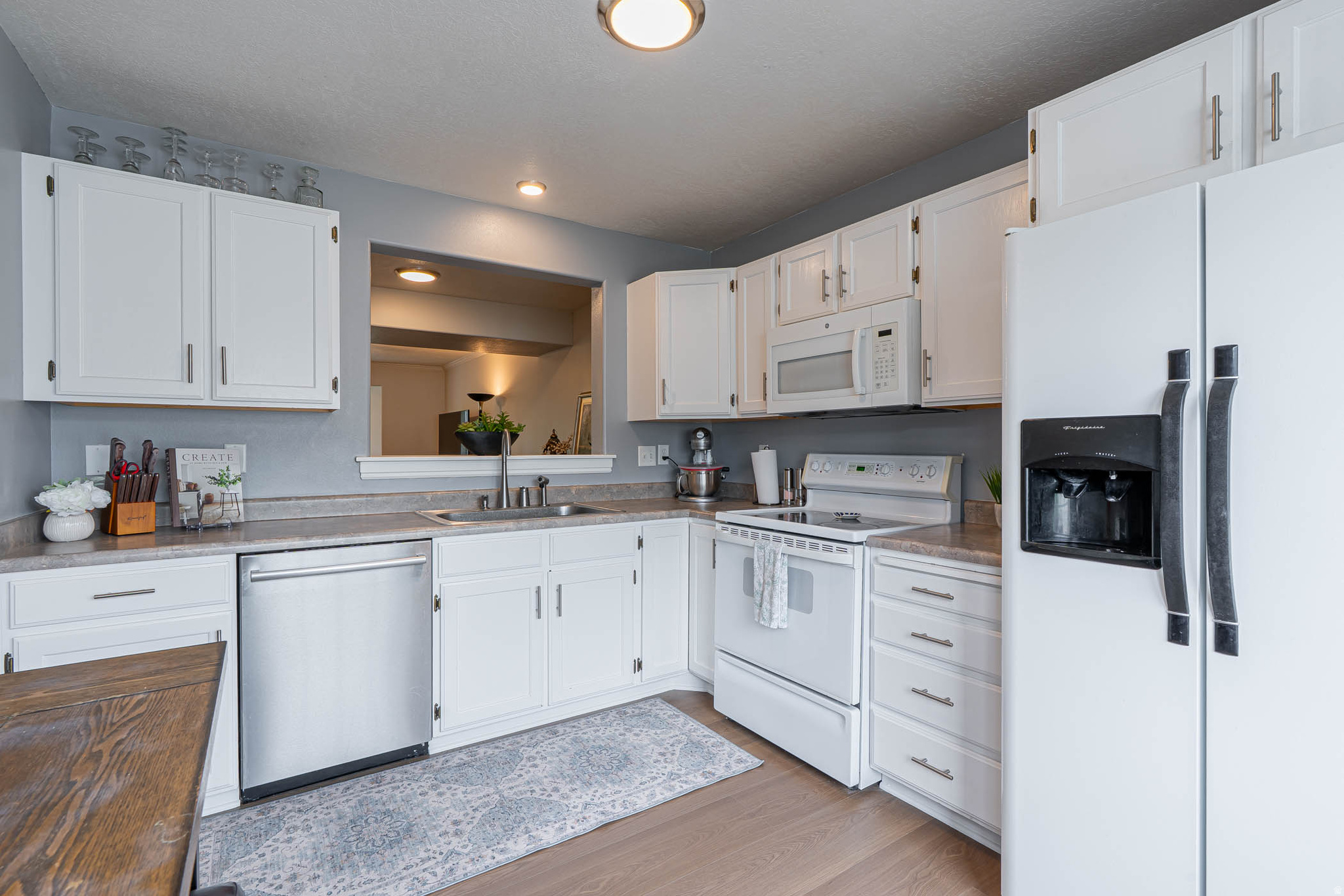 CREEKSIDE TOWNHOMES - Residential