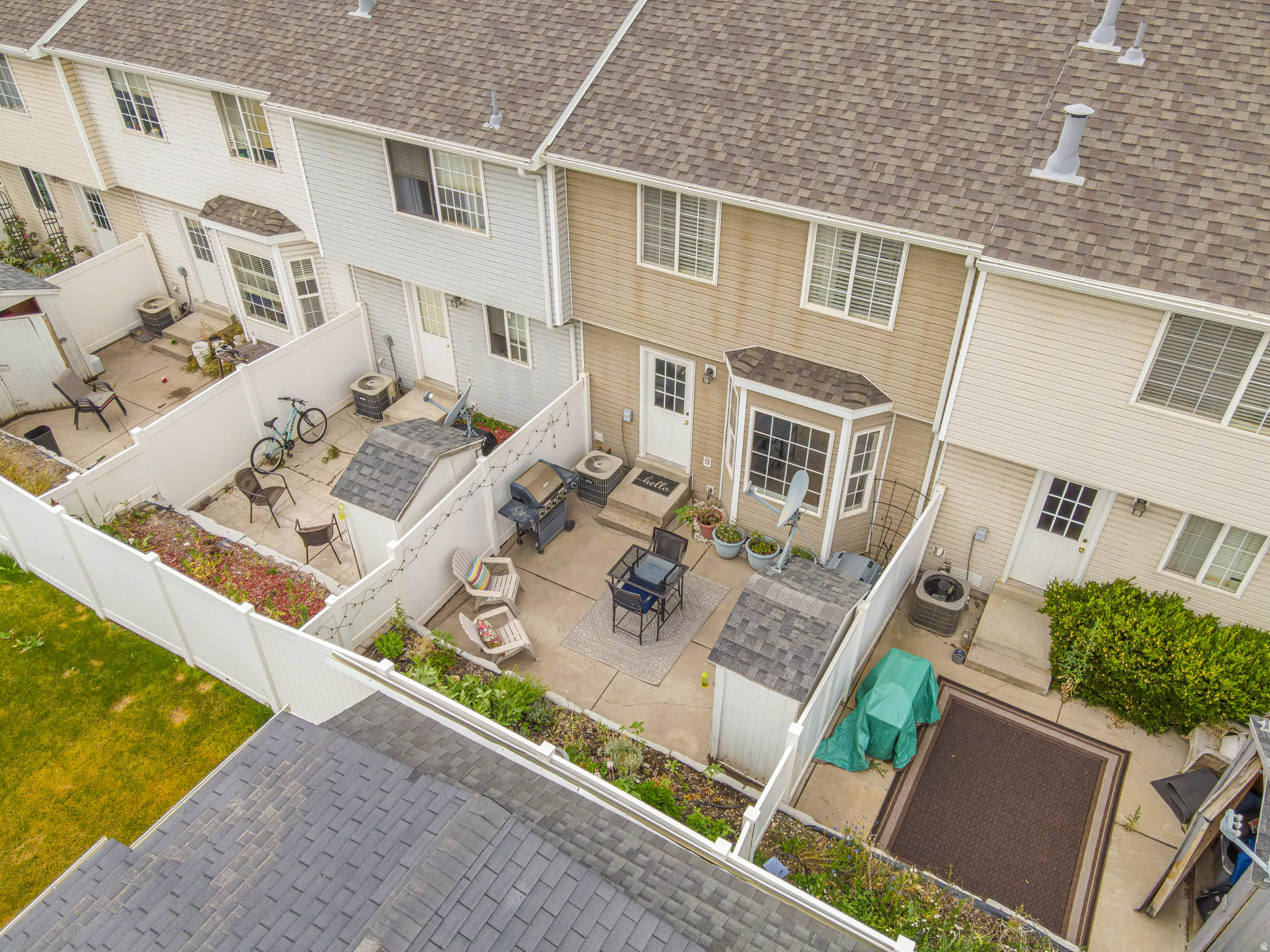 CREEKSIDE TOWNHOMES - Residential