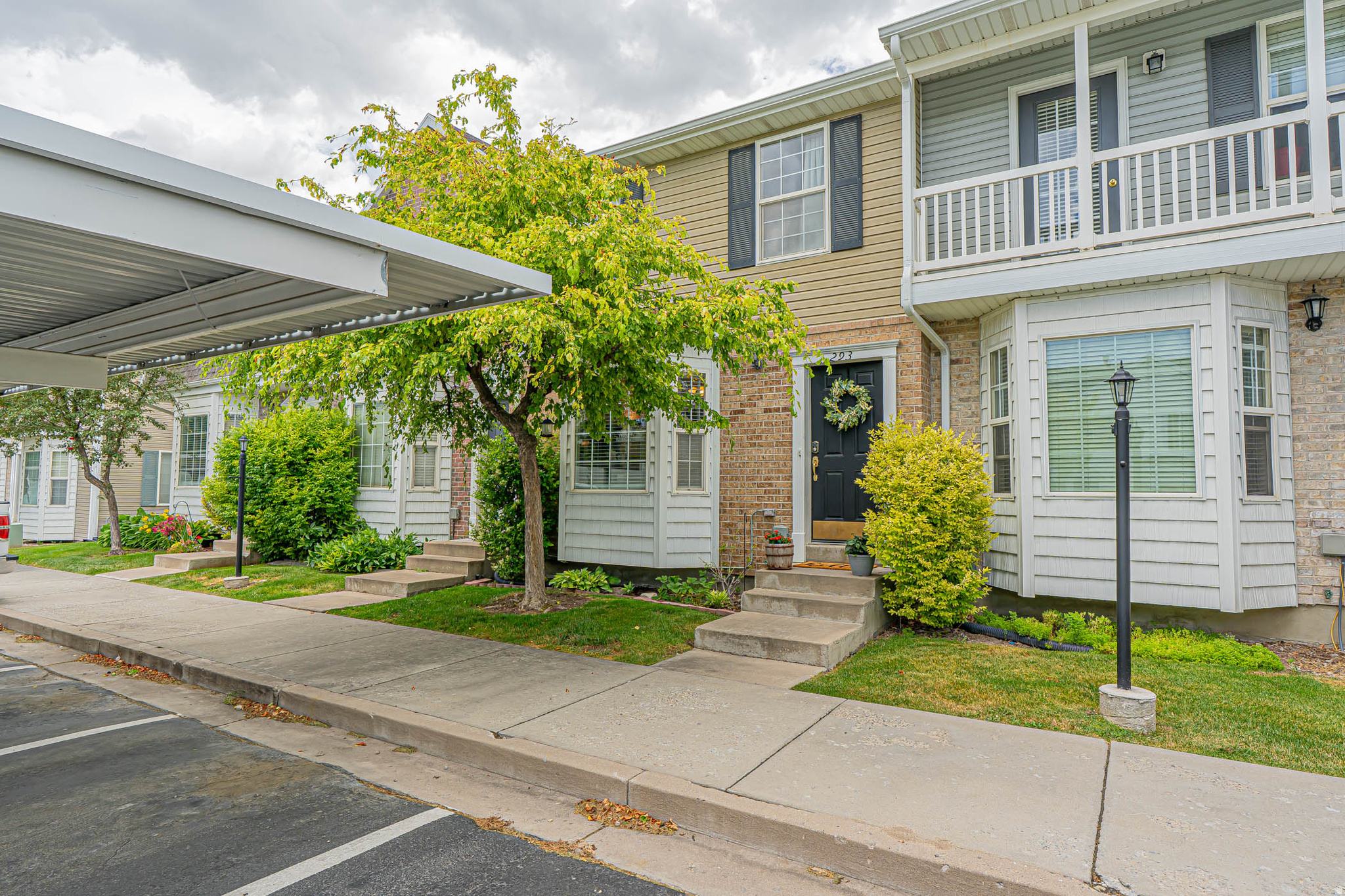 CREEKSIDE TOWNHOMES - Residential