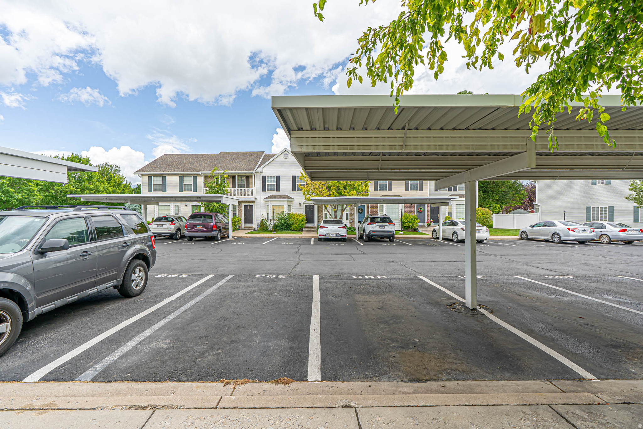 CREEKSIDE TOWNHOMES - Residential