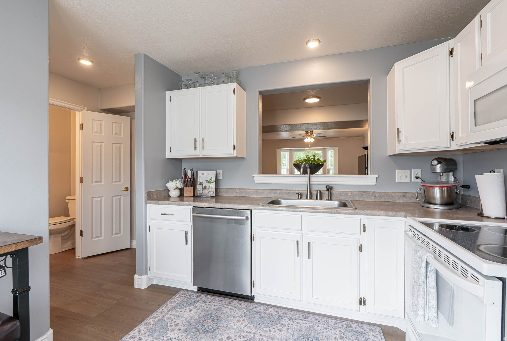 CREEKSIDE TOWNHOMES - Residential