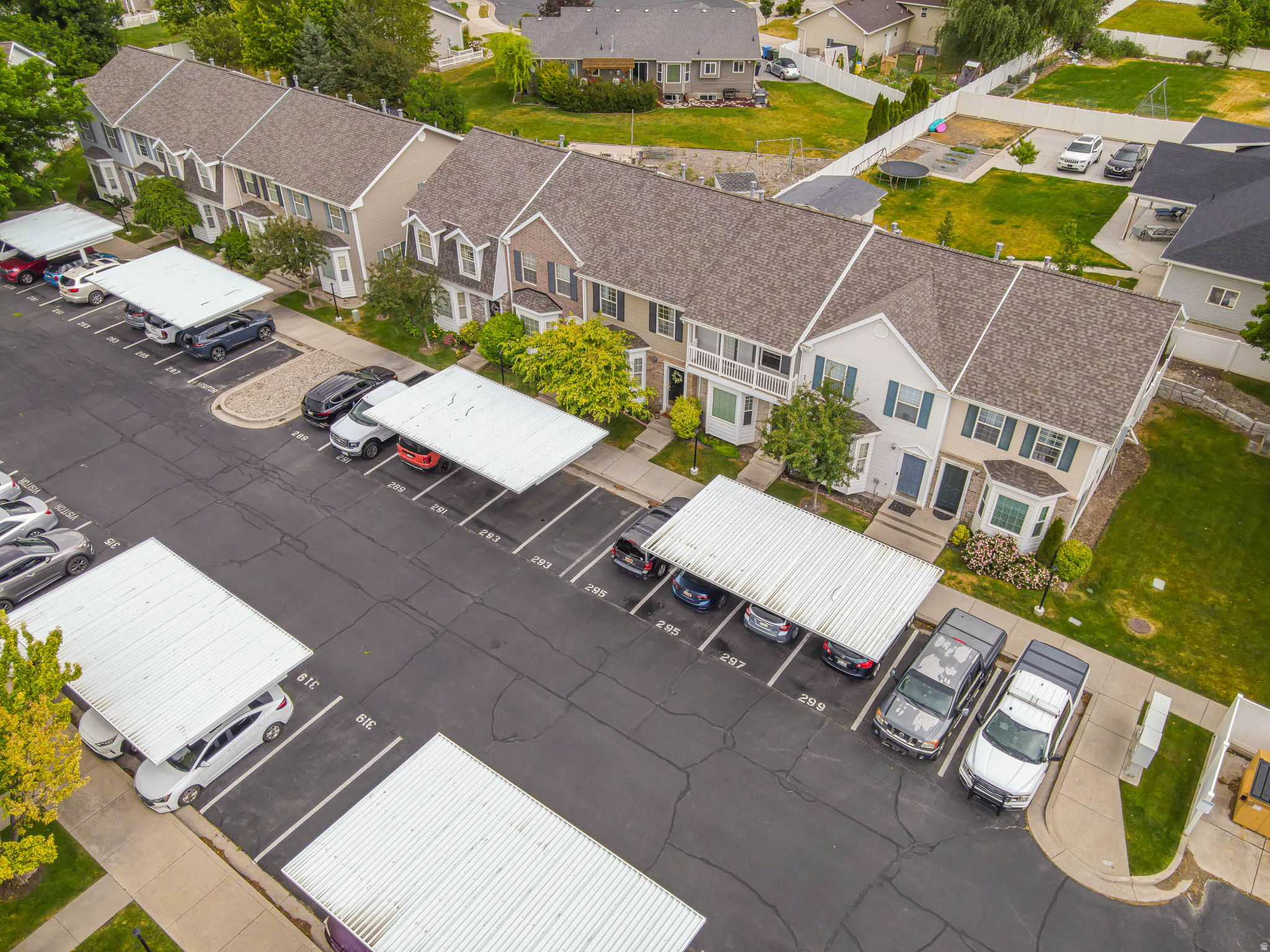CREEKSIDE TOWNHOMES - Residential
