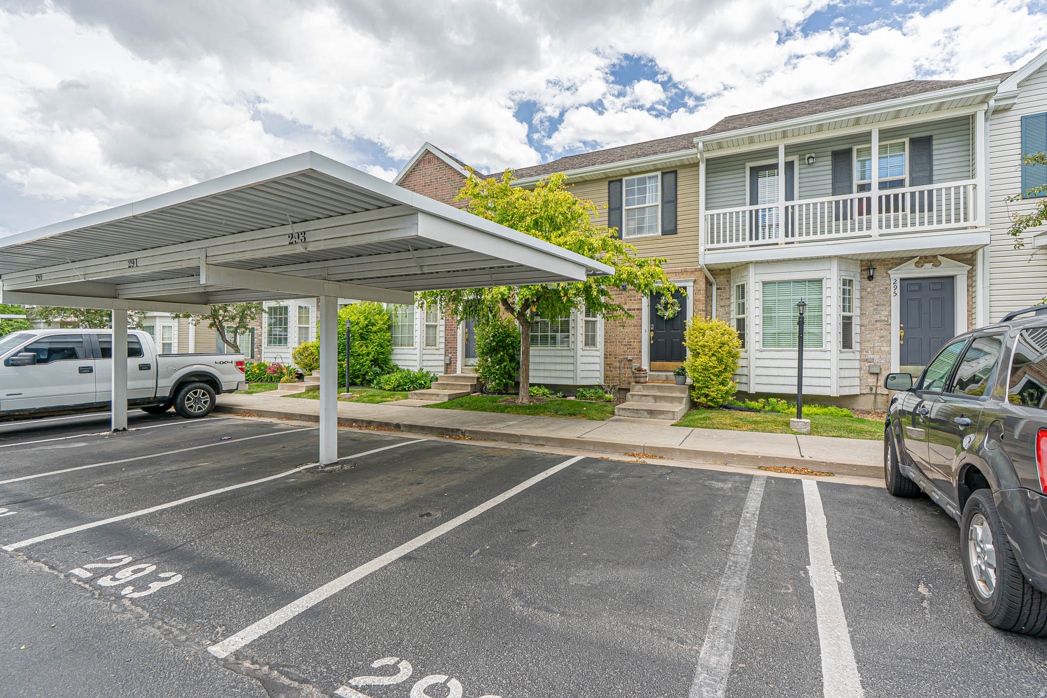 CREEKSIDE TOWNHOMES - Residential