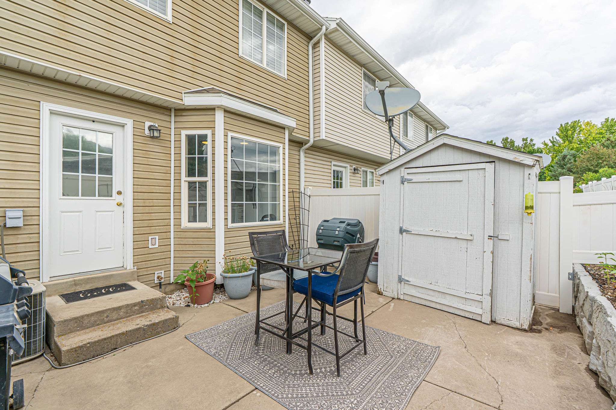 CREEKSIDE TOWNHOMES - Residential