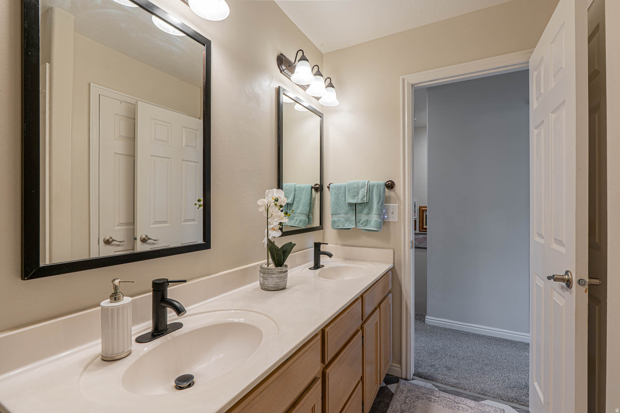 CREEKSIDE TOWNHOMES - Residential