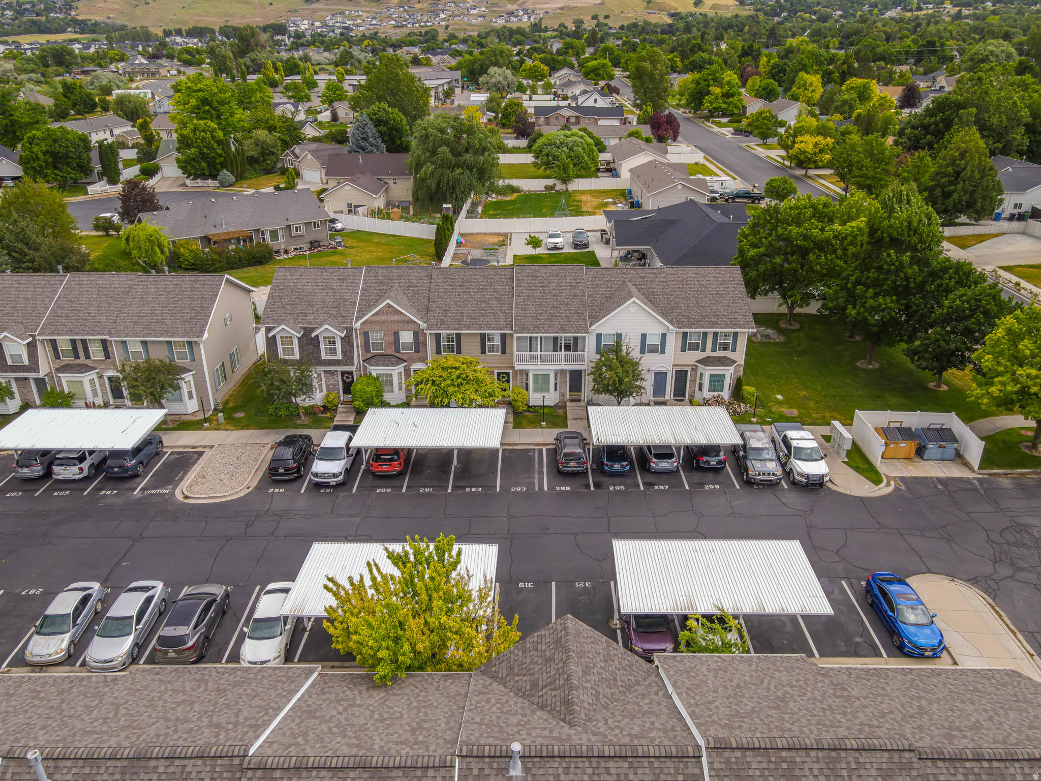 CREEKSIDE TOWNHOMES - Residential