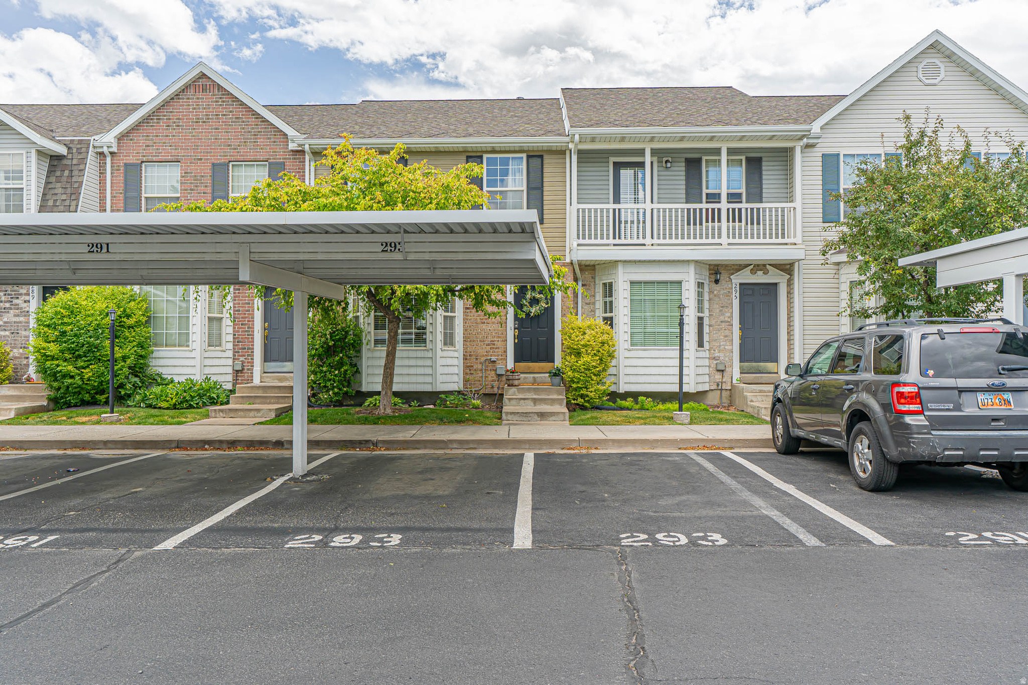 CREEKSIDE TOWNHOMES - Residential