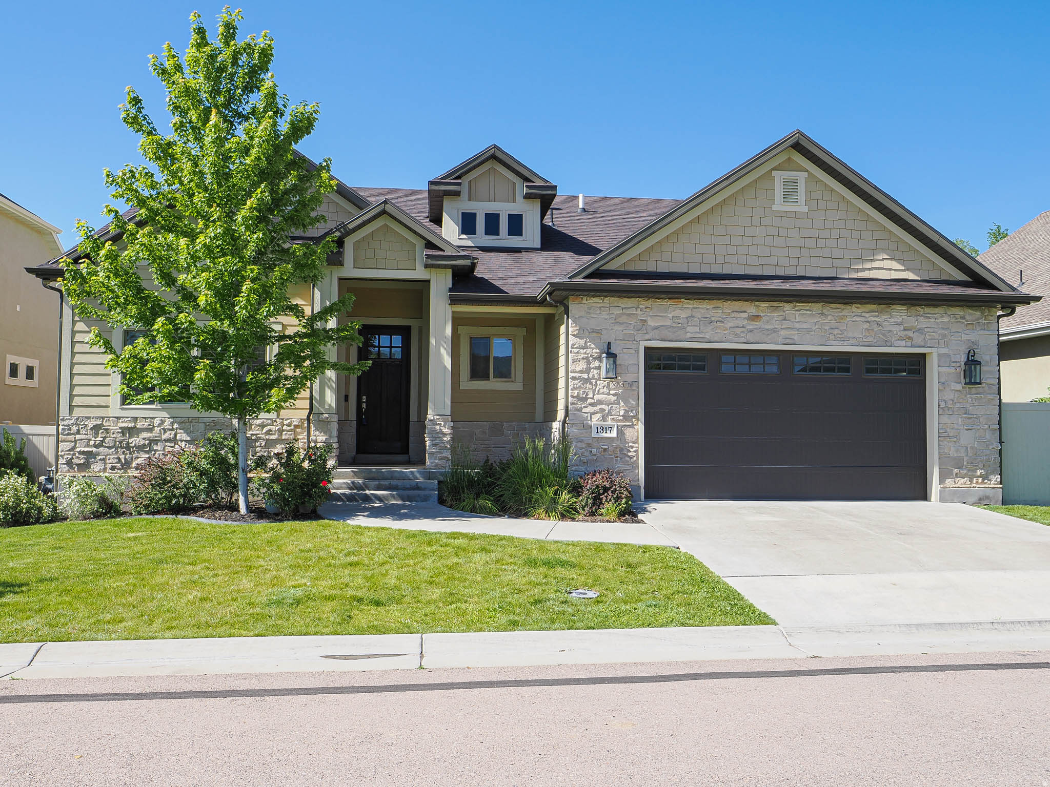 Welcome to this immaculate Draper rambler, offering 3,548 square feet of beautifully designed living space. This home features four spacious bedrooms, two and a half bathrooms, and a stunning kitchen complete with an oversized island that serves as the perfect centerpiece for entertaining. Situated in a prime location, you will enjoy breathtaking mountain views while being just minutes away from local shopping, dining, and parks. Best of all, the HOA fully covers front and back lawn care as well as snow removal, providing you with a truly low-maintenance, worry-free lifestyle.