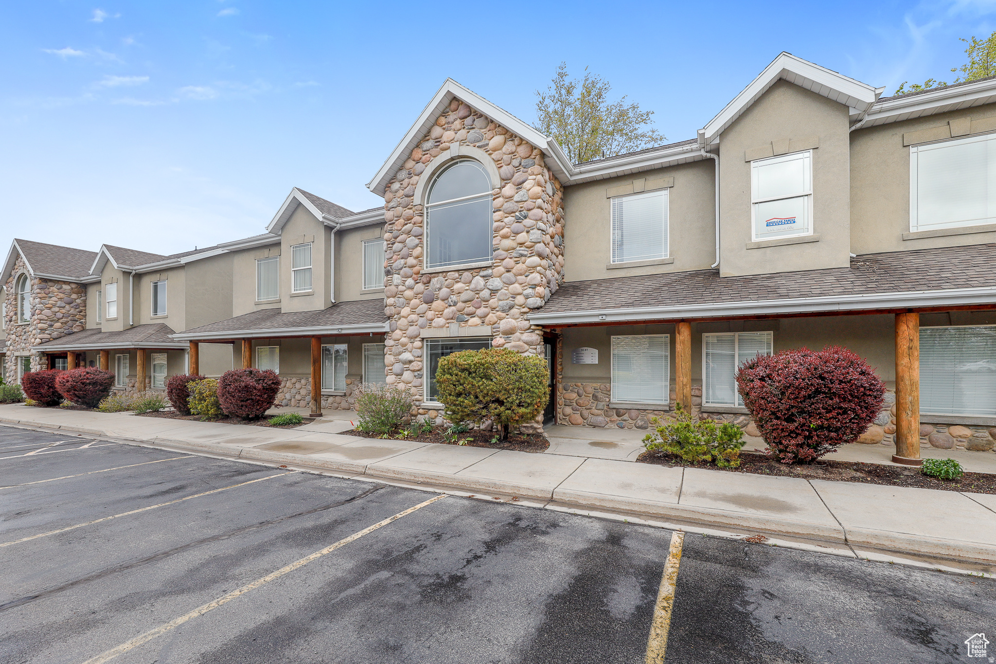 MONROE PROFESSIONAL PLAZA - Commercial Lease