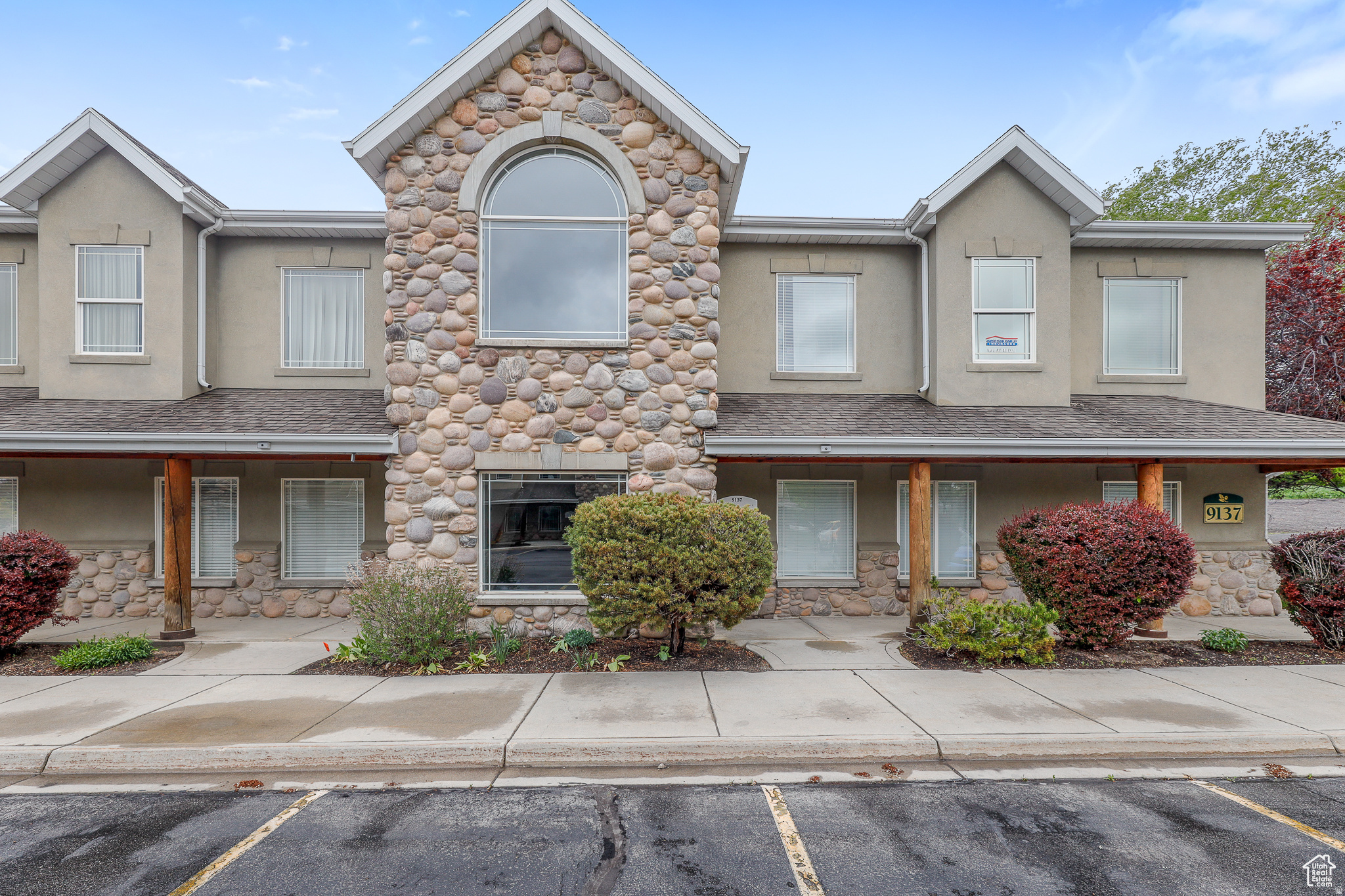 MONROE PROFESSIONAL PLAZA - Commercial Lease