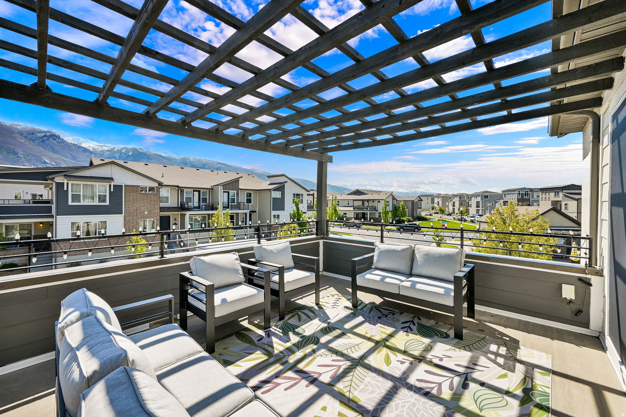 AVENUES AT THE STATION - Residential