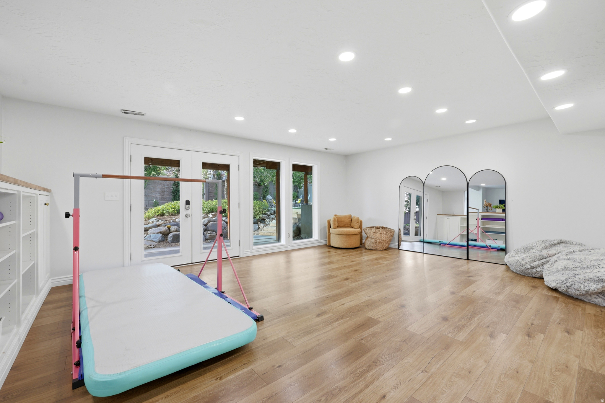 OLD MILL ESTATES - Residential