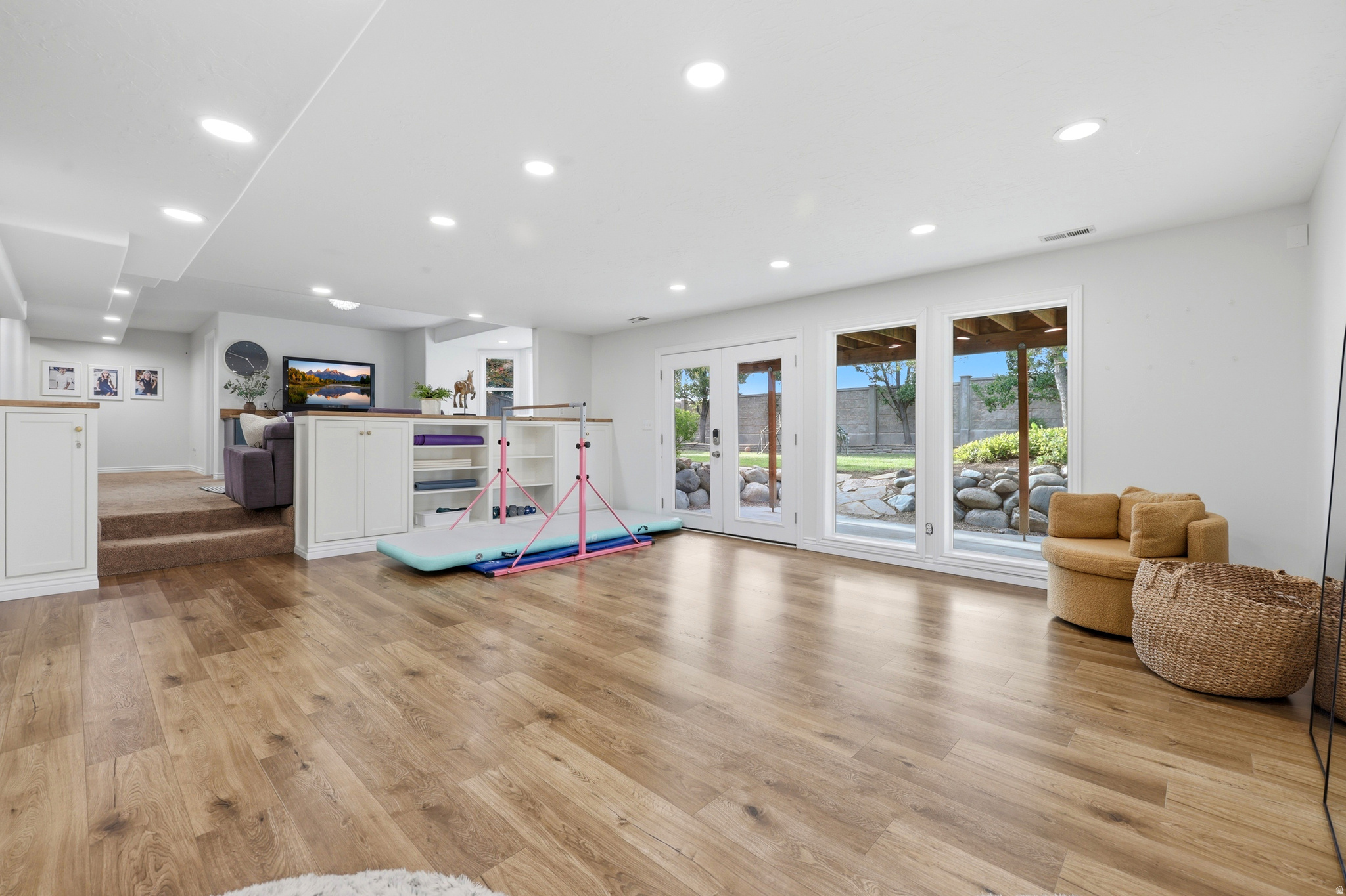 OLD MILL ESTATES - Residential