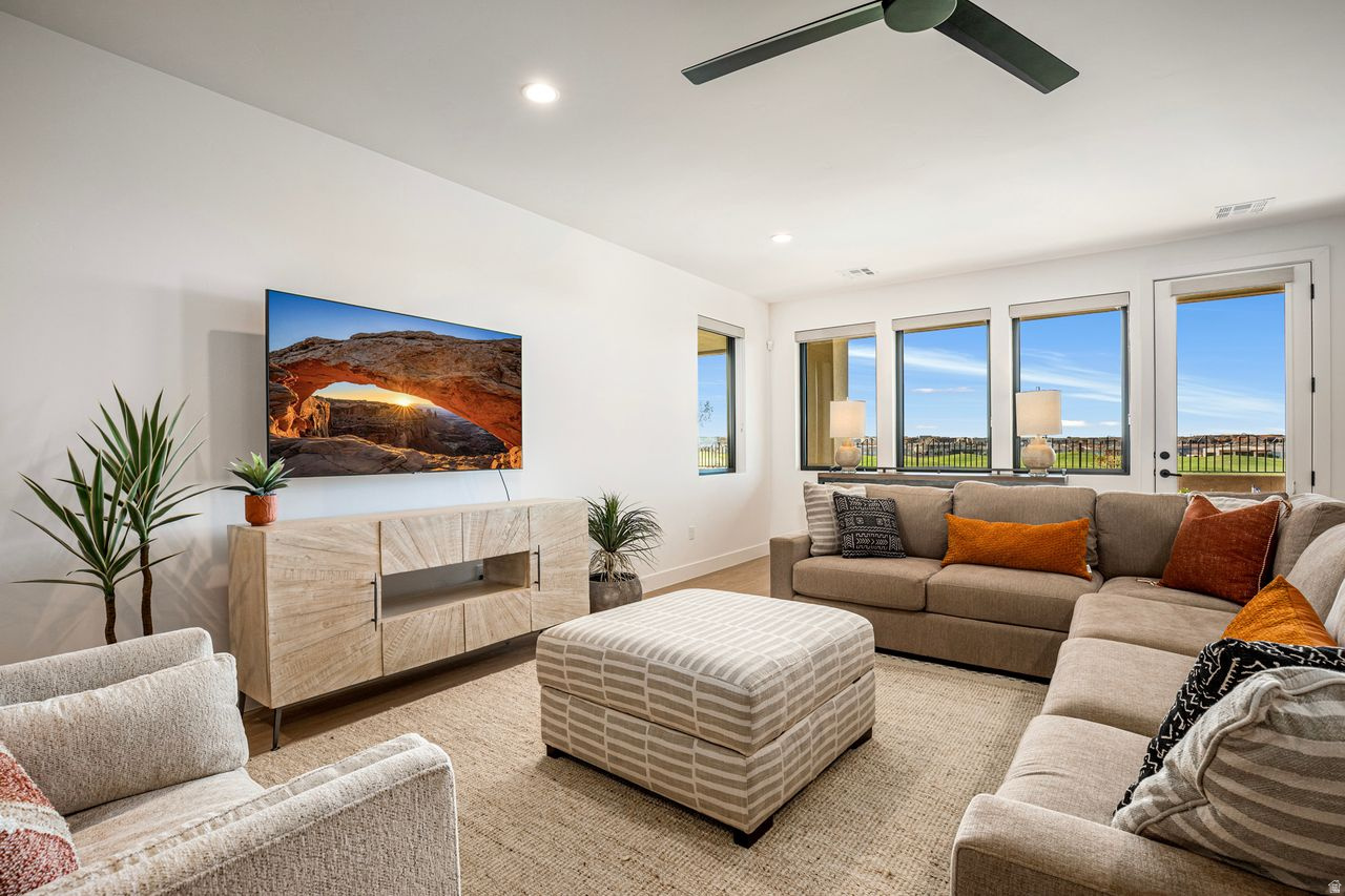 LEDGES OF ST GEORGE PH 7 - Residential