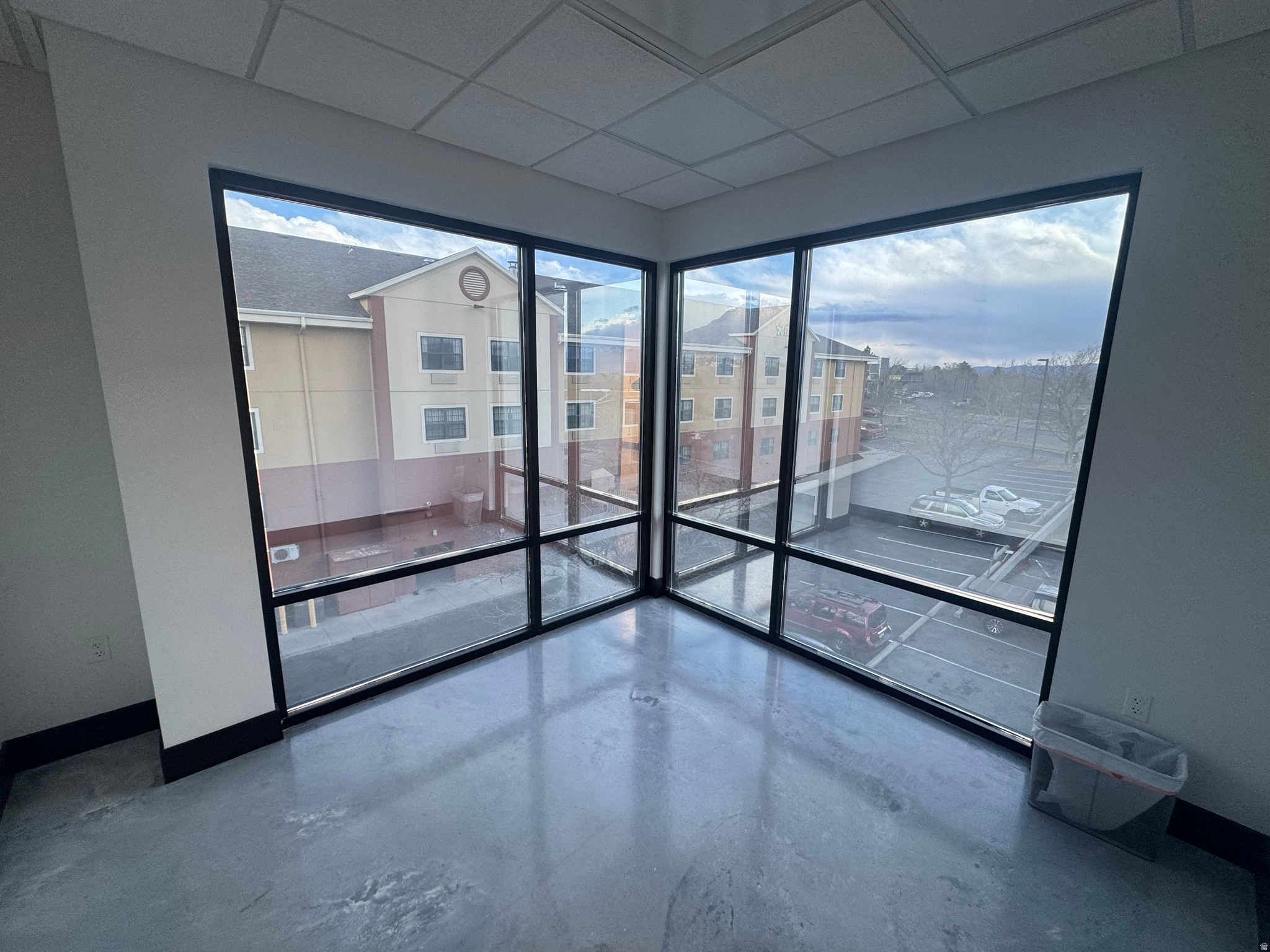 OVERLOOK - Commercial Lease