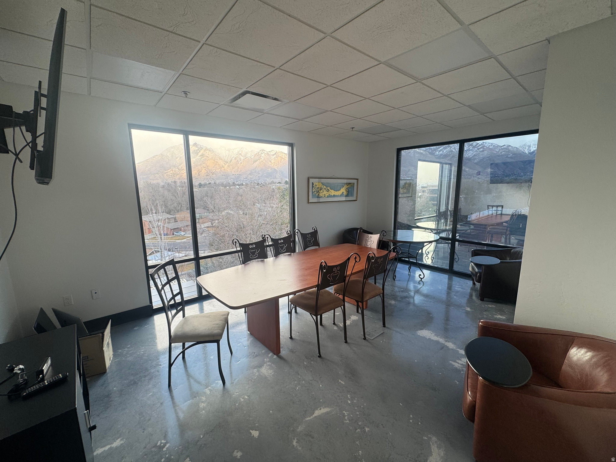 OVERLOOK - Commercial Lease