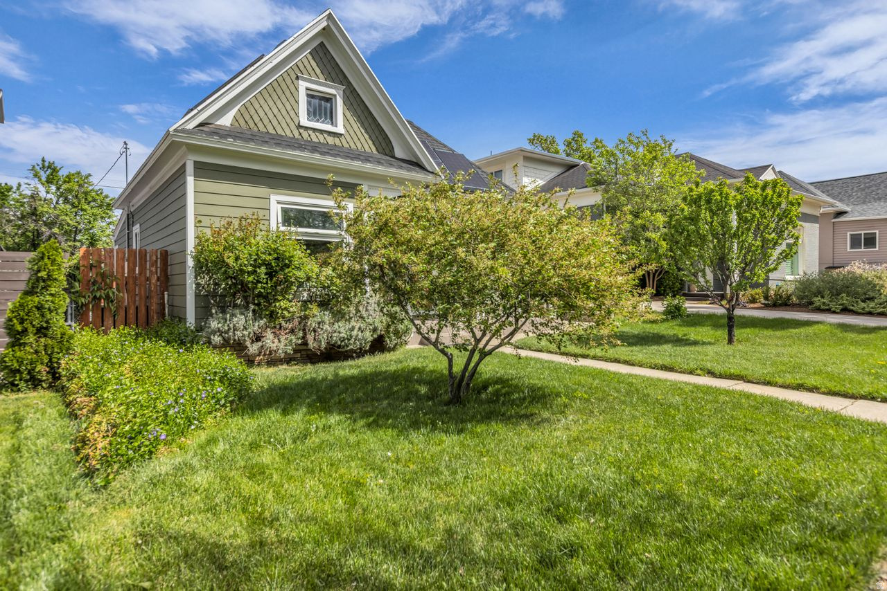 LINCOLN PARK - Residential