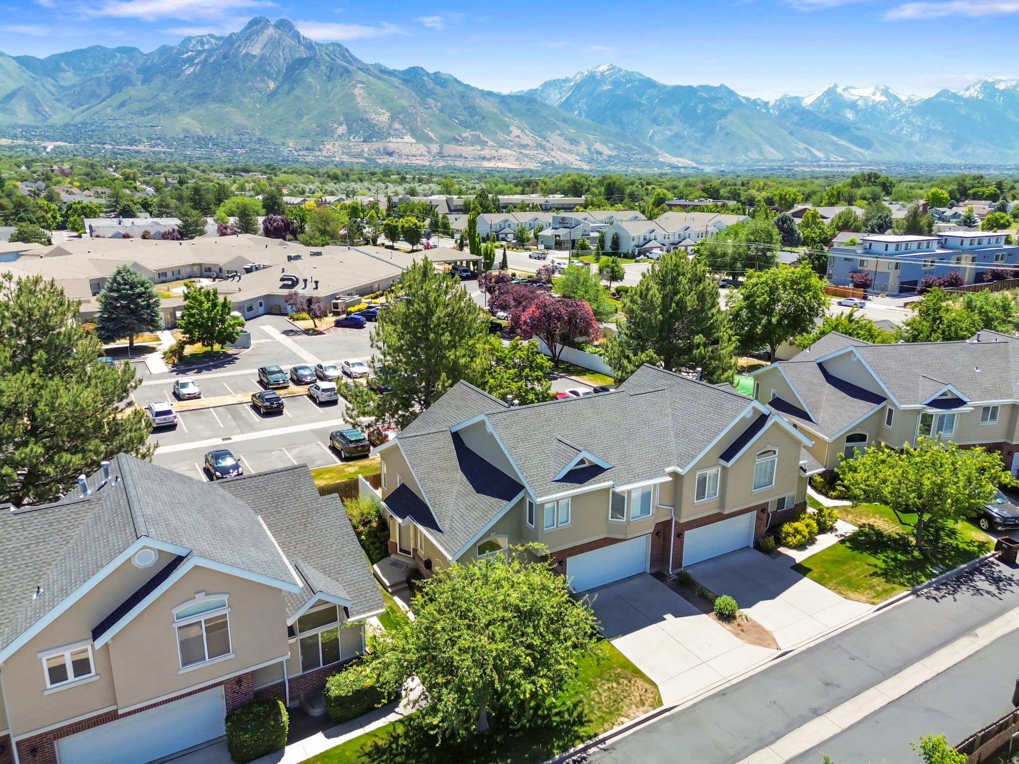 HAMPTON CREST - Residential