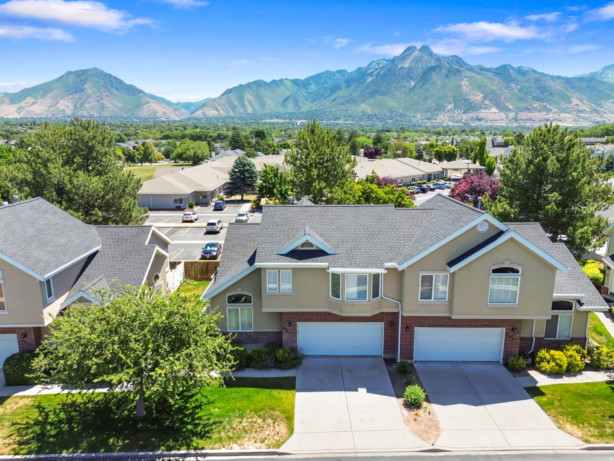 HAMPTON CREST - Residential