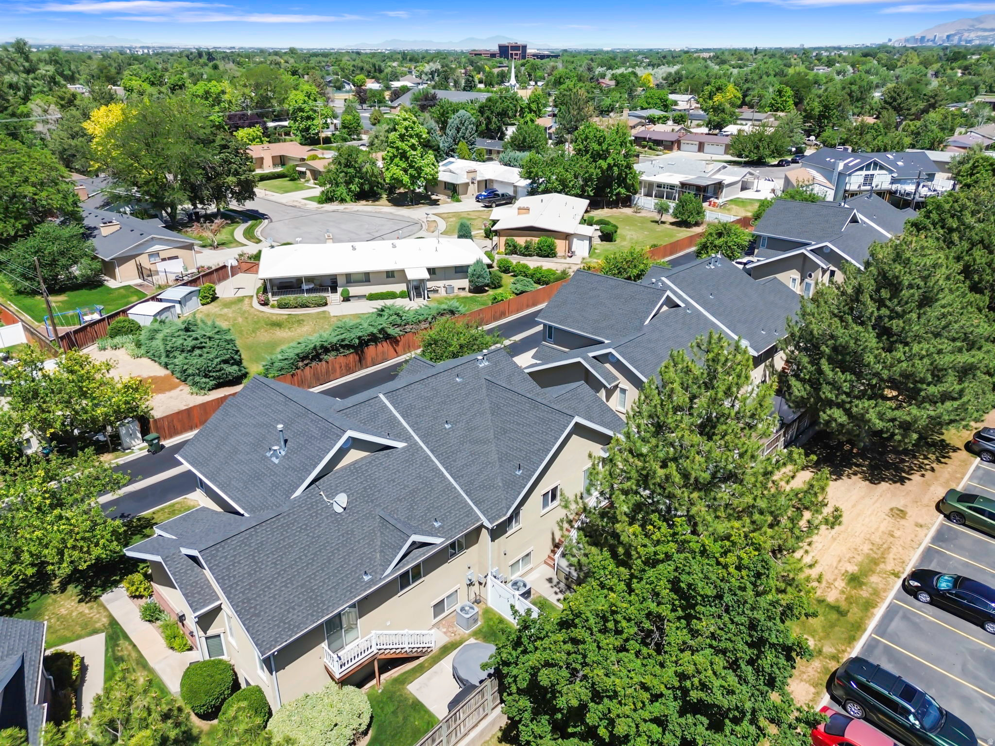 HAMPTON CREST - Residential