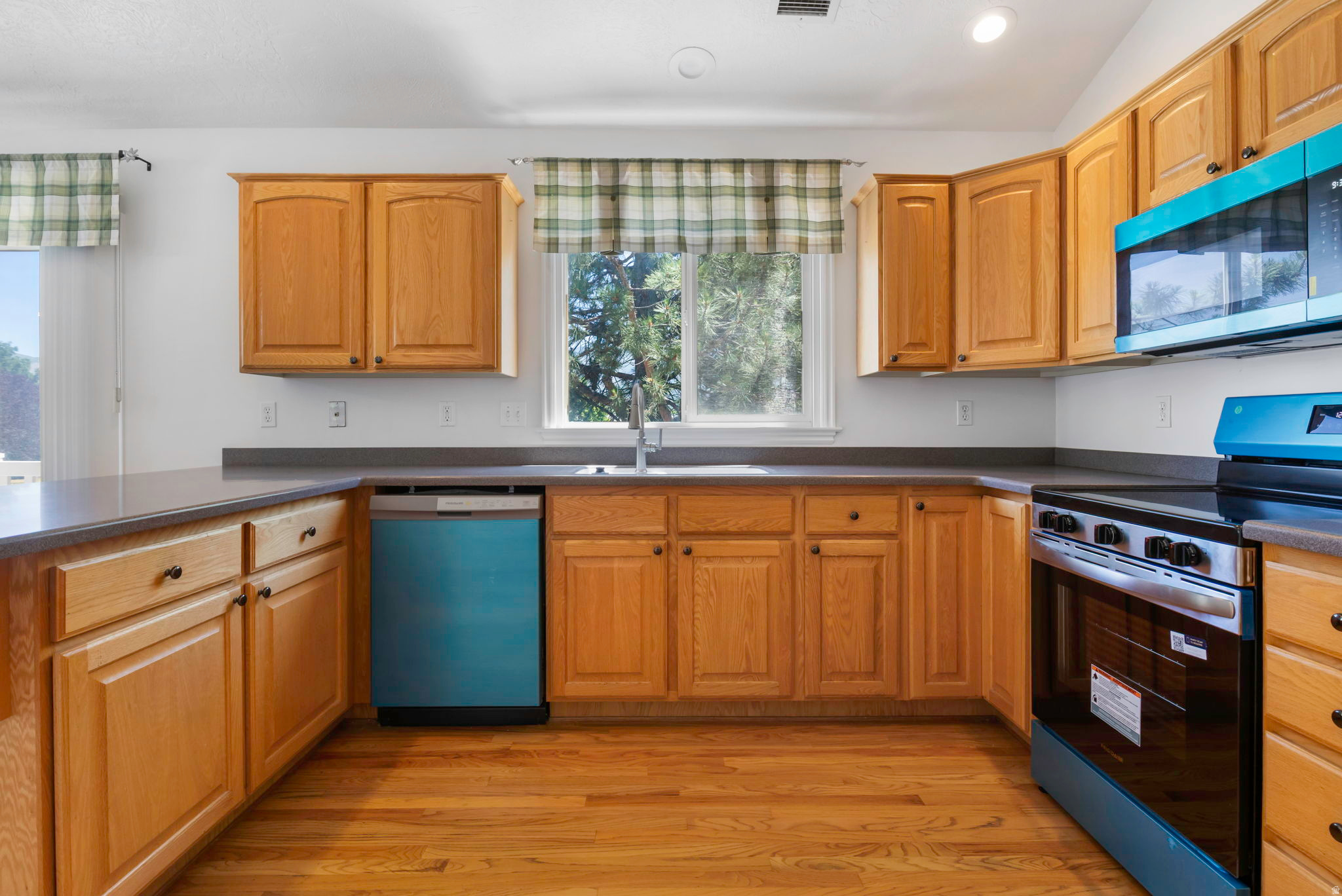 HAMPTON CREST - Residential