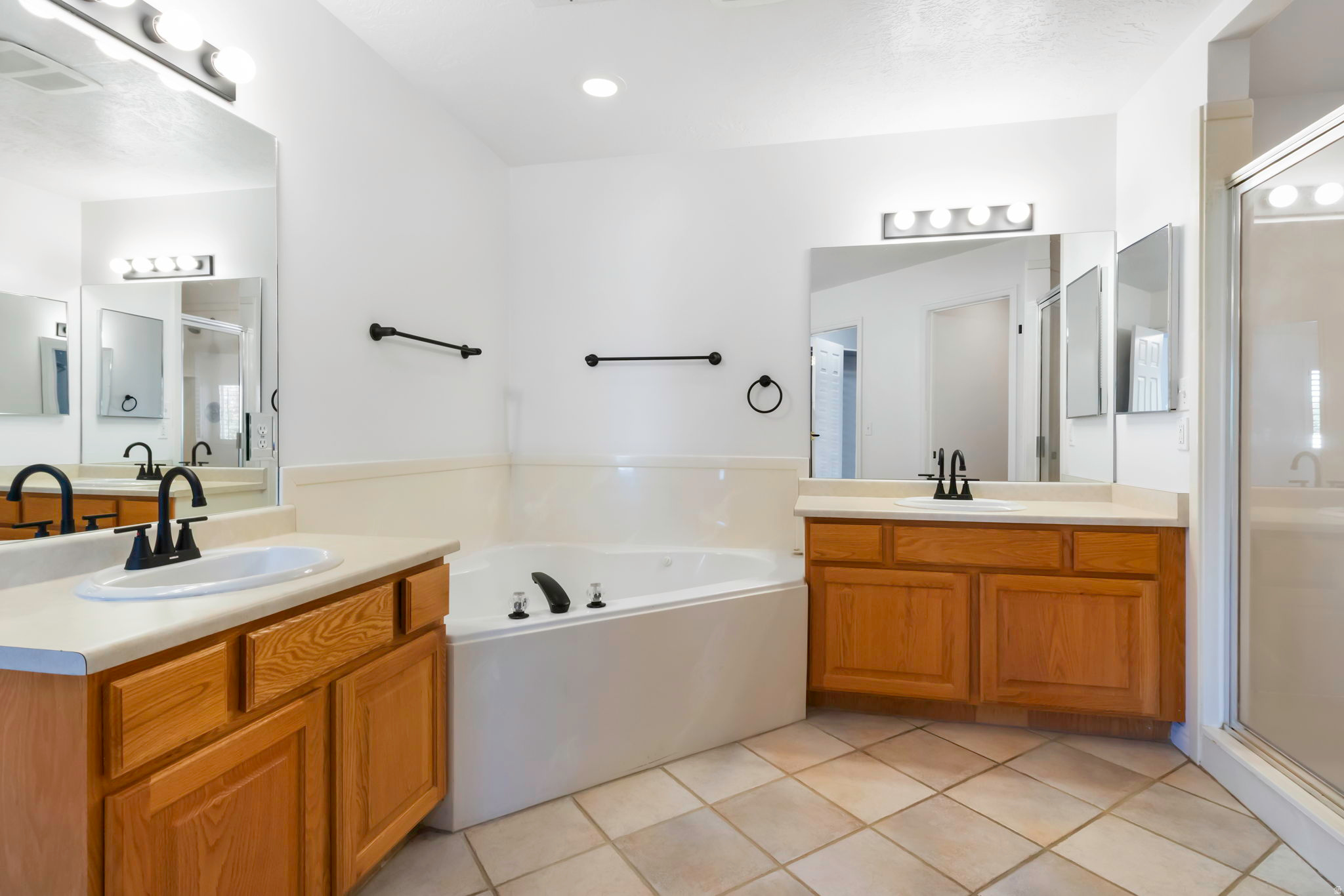 HAMPTON CREST - Residential