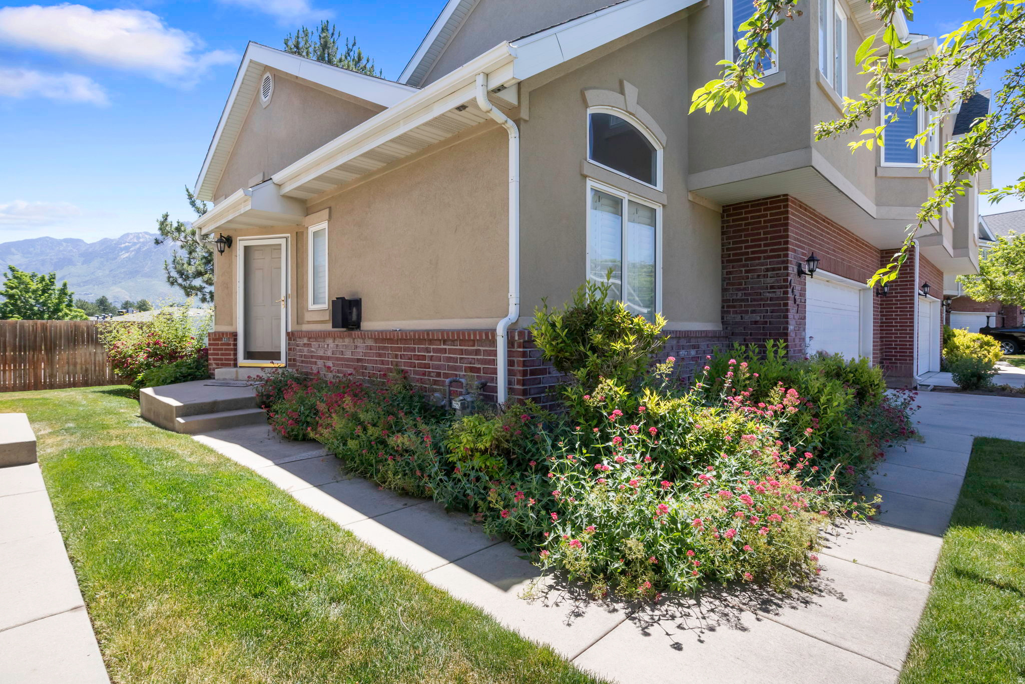 HAMPTON CREST - Residential