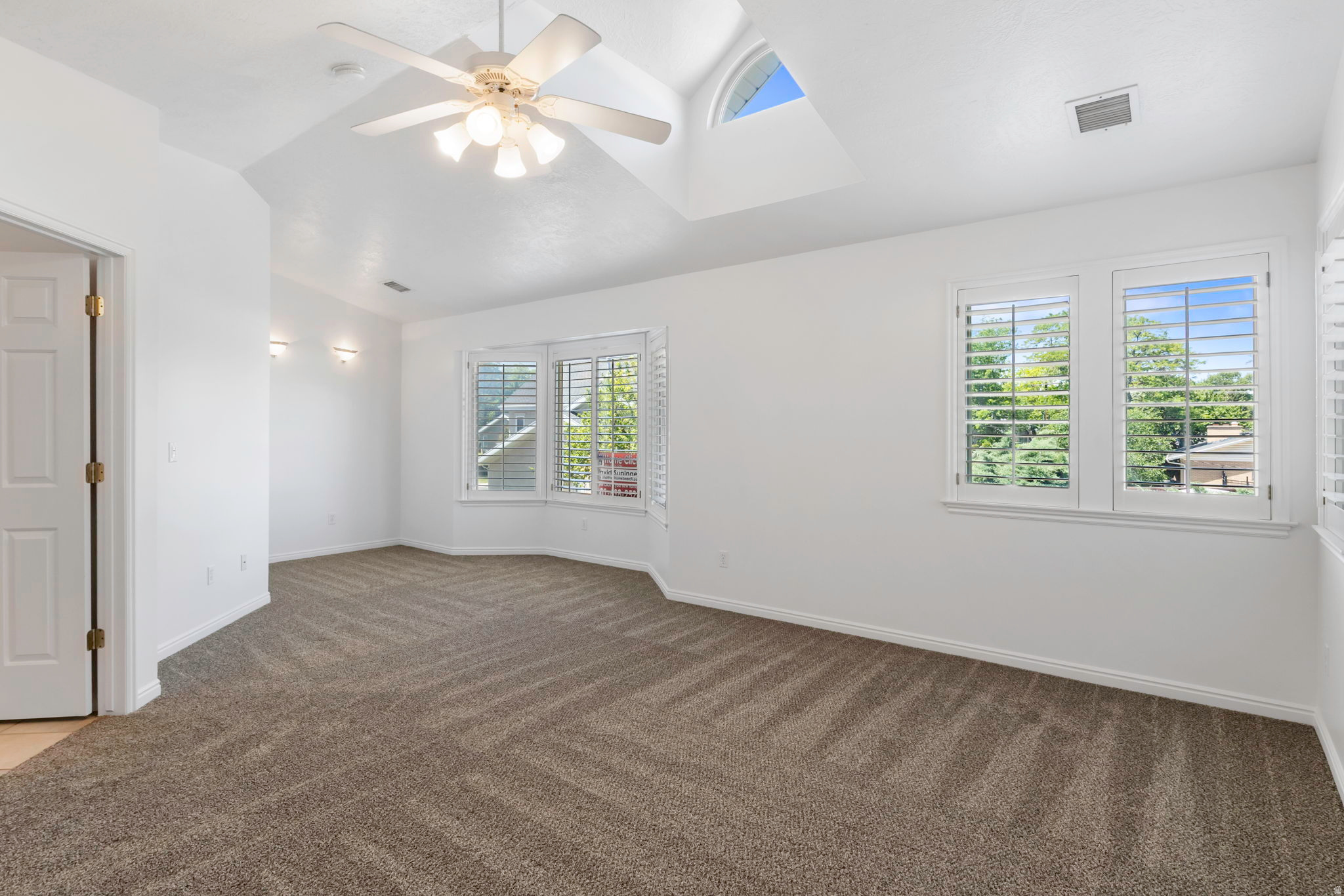 HAMPTON CREST - Residential
