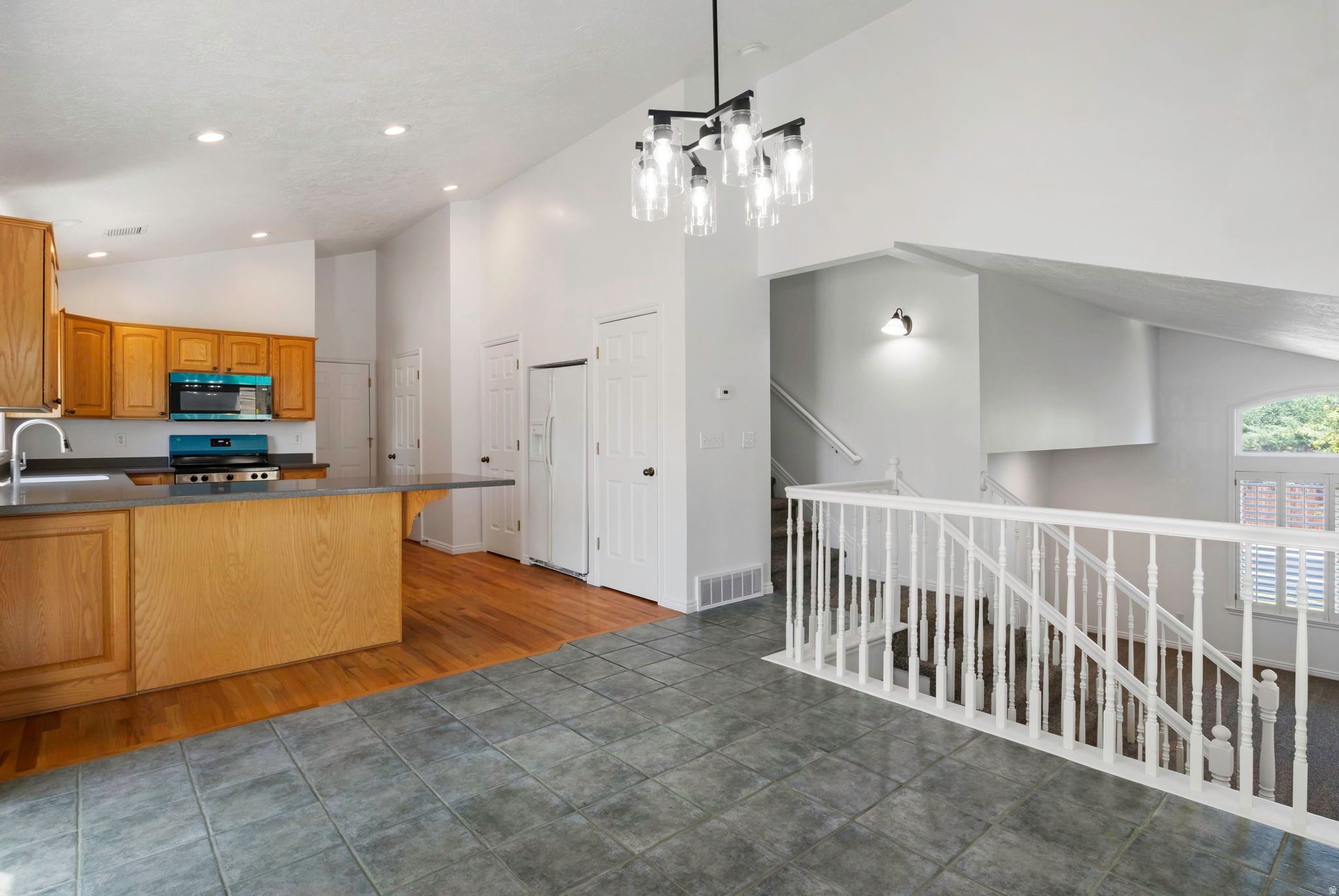 HAMPTON CREST - Residential