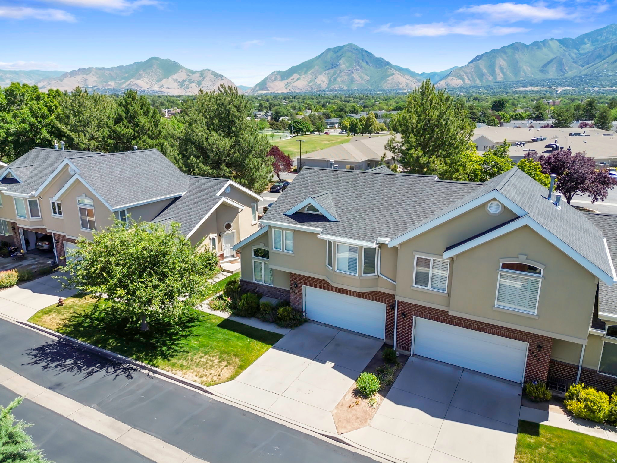 HAMPTON CREST - Residential