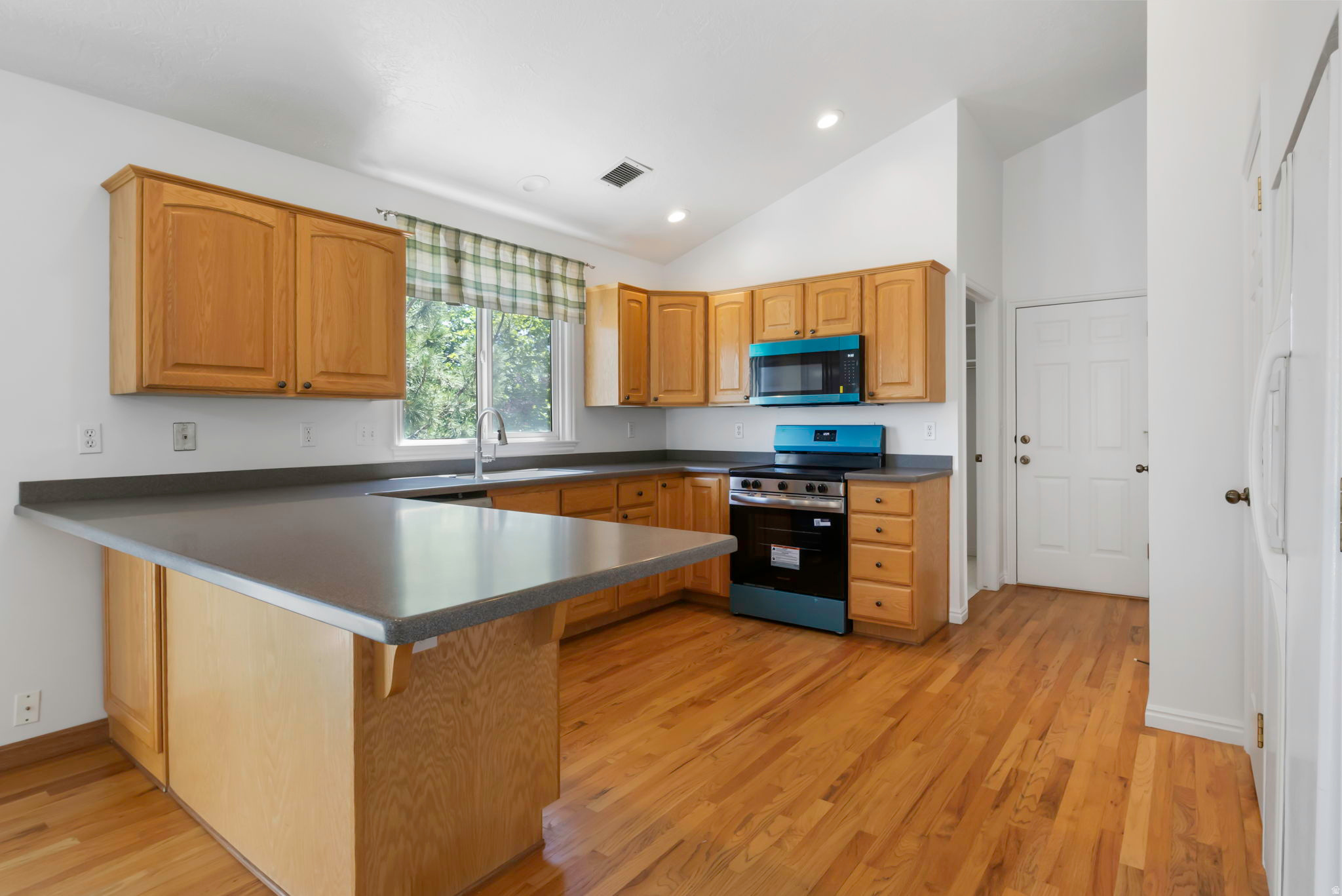 HAMPTON CREST - Residential