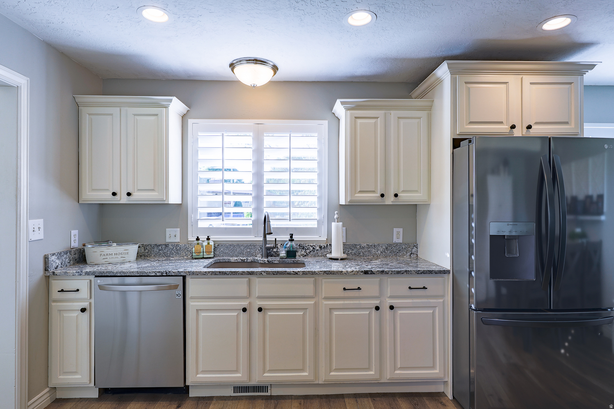 LIVINGSTON ESTATES - Residential