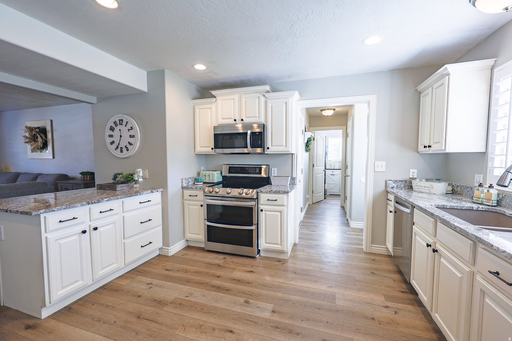 LIVINGSTON ESTATES - Residential