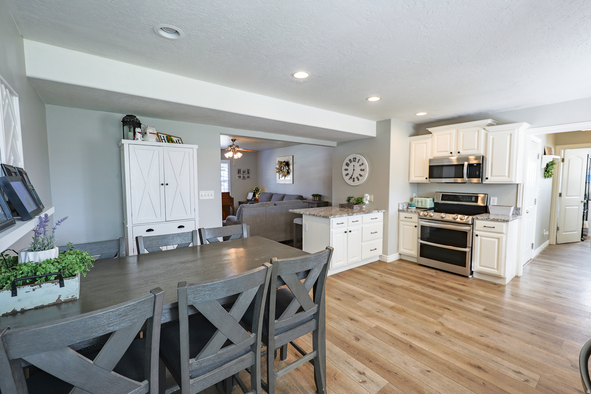 LIVINGSTON ESTATES - Residential