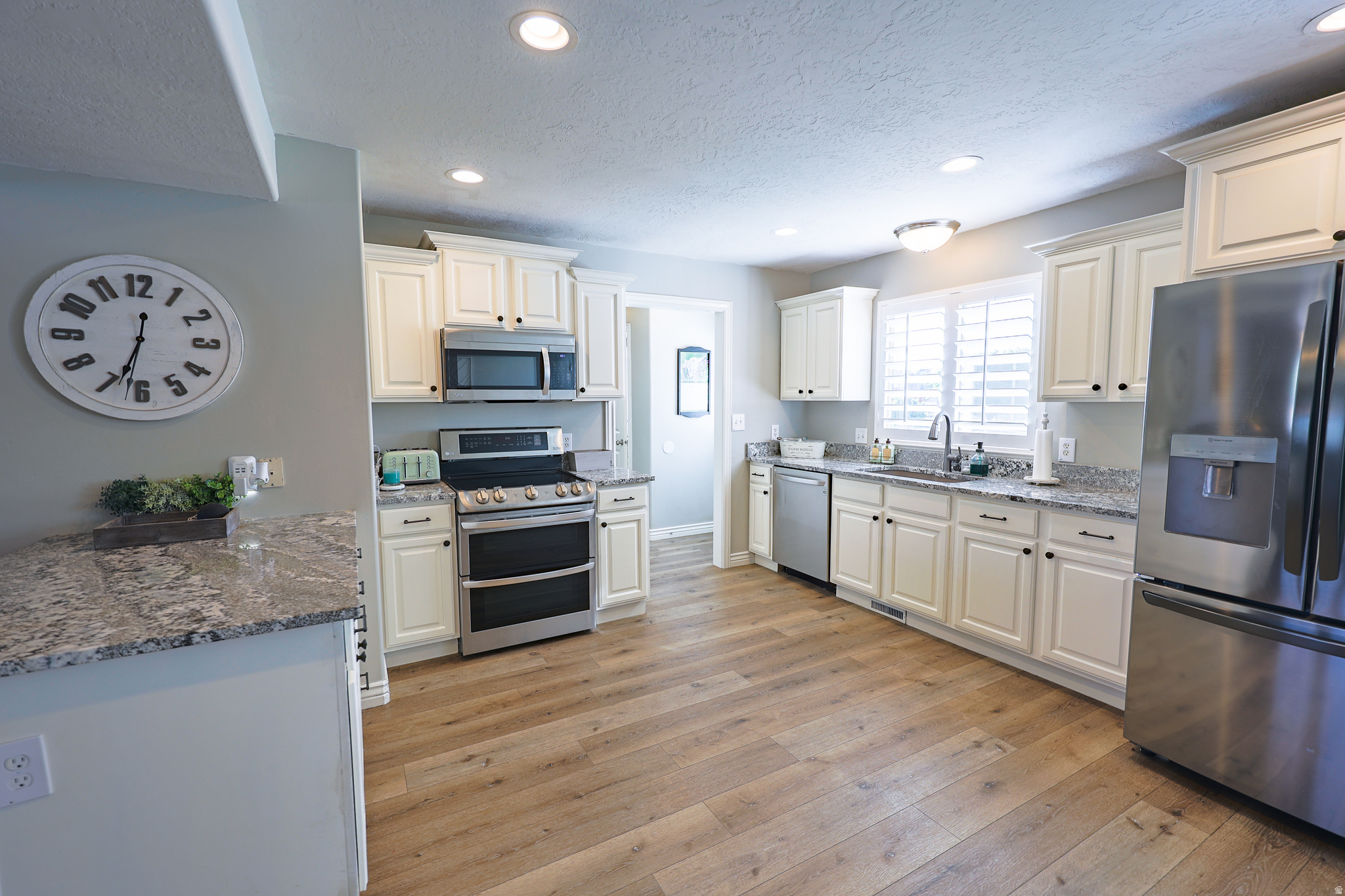 LIVINGSTON ESTATES - Residential