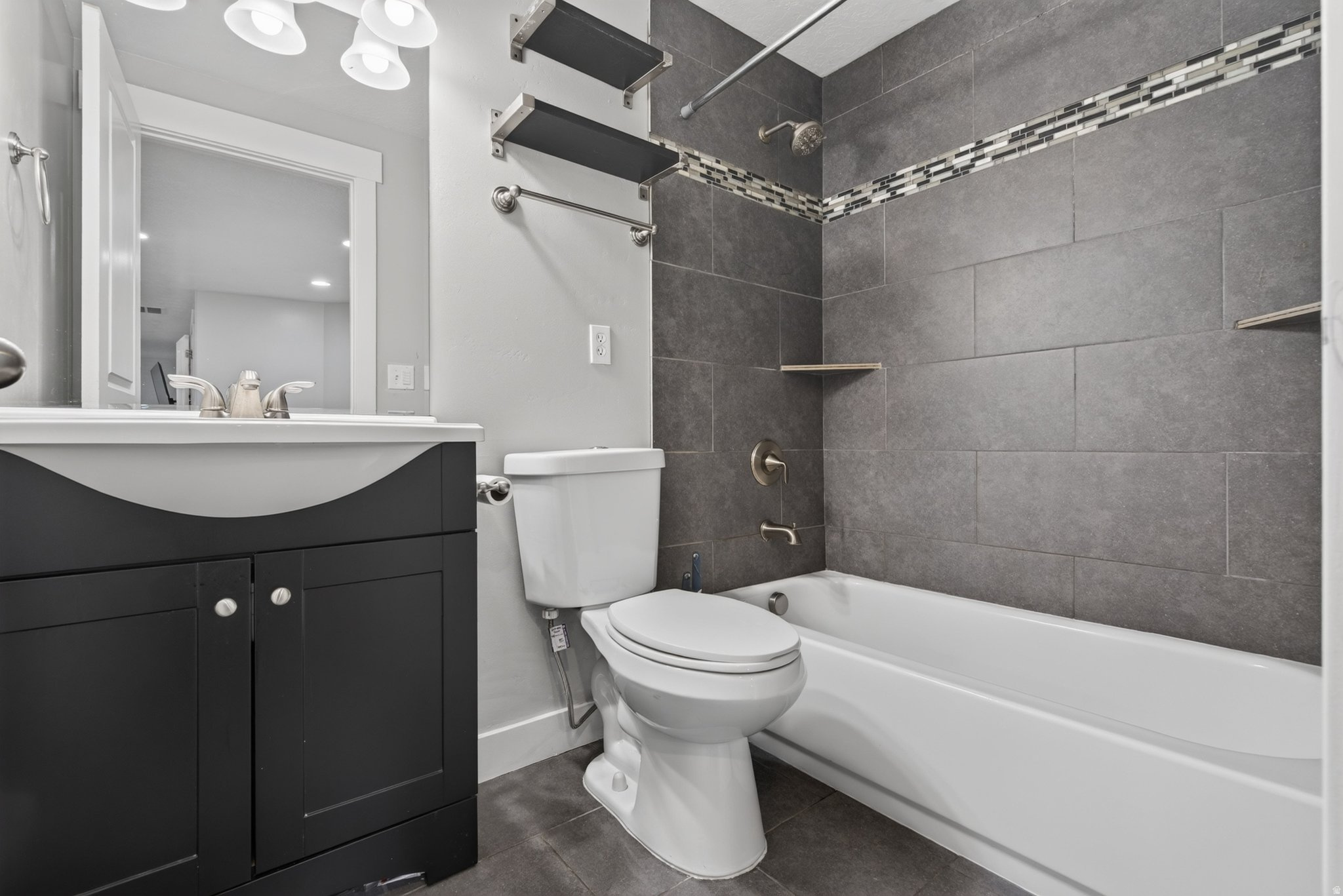 CLOWARD ESTATES - Residential