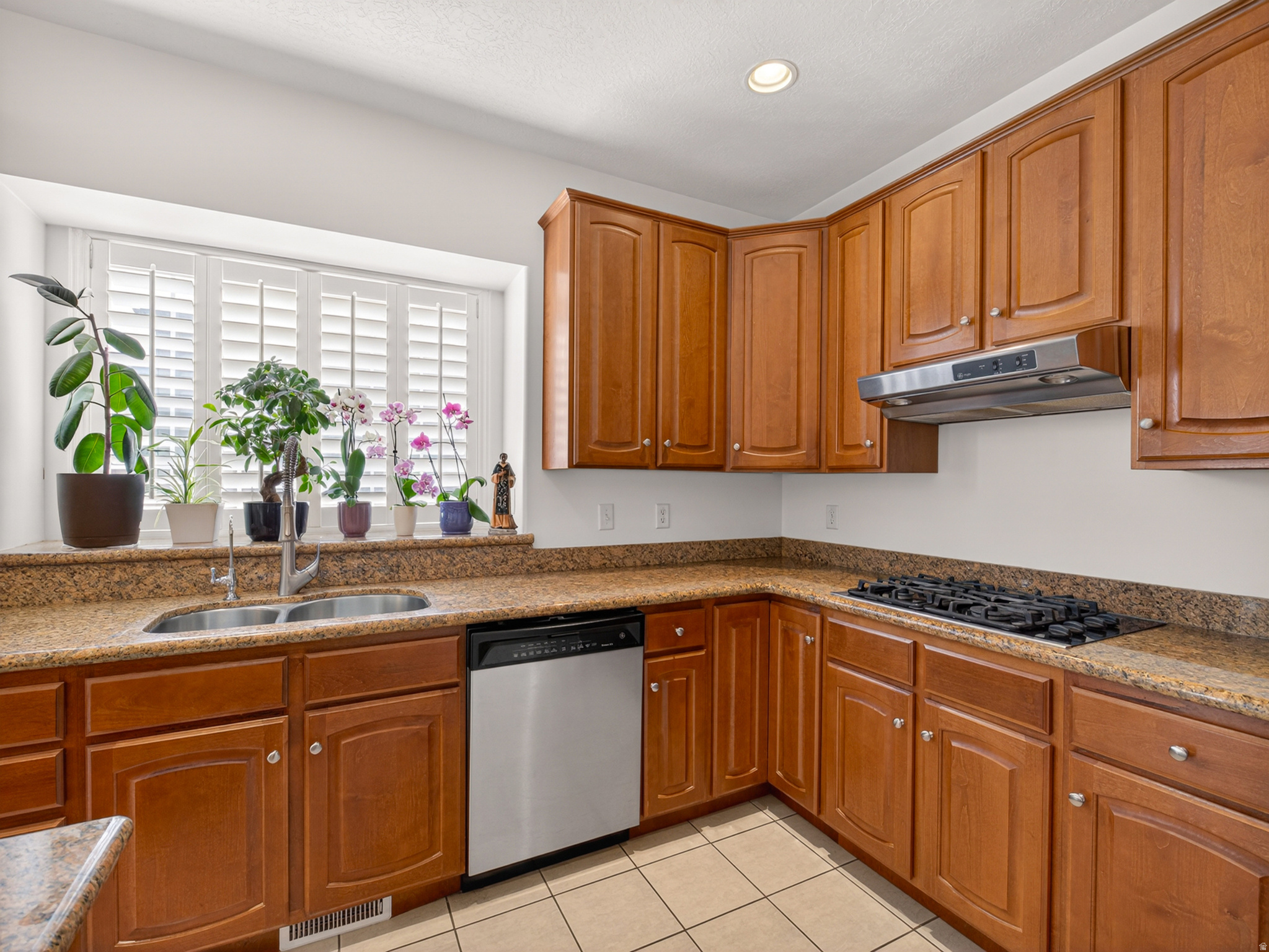 THE ESTATES AT BURR ORCHARDS - Residential