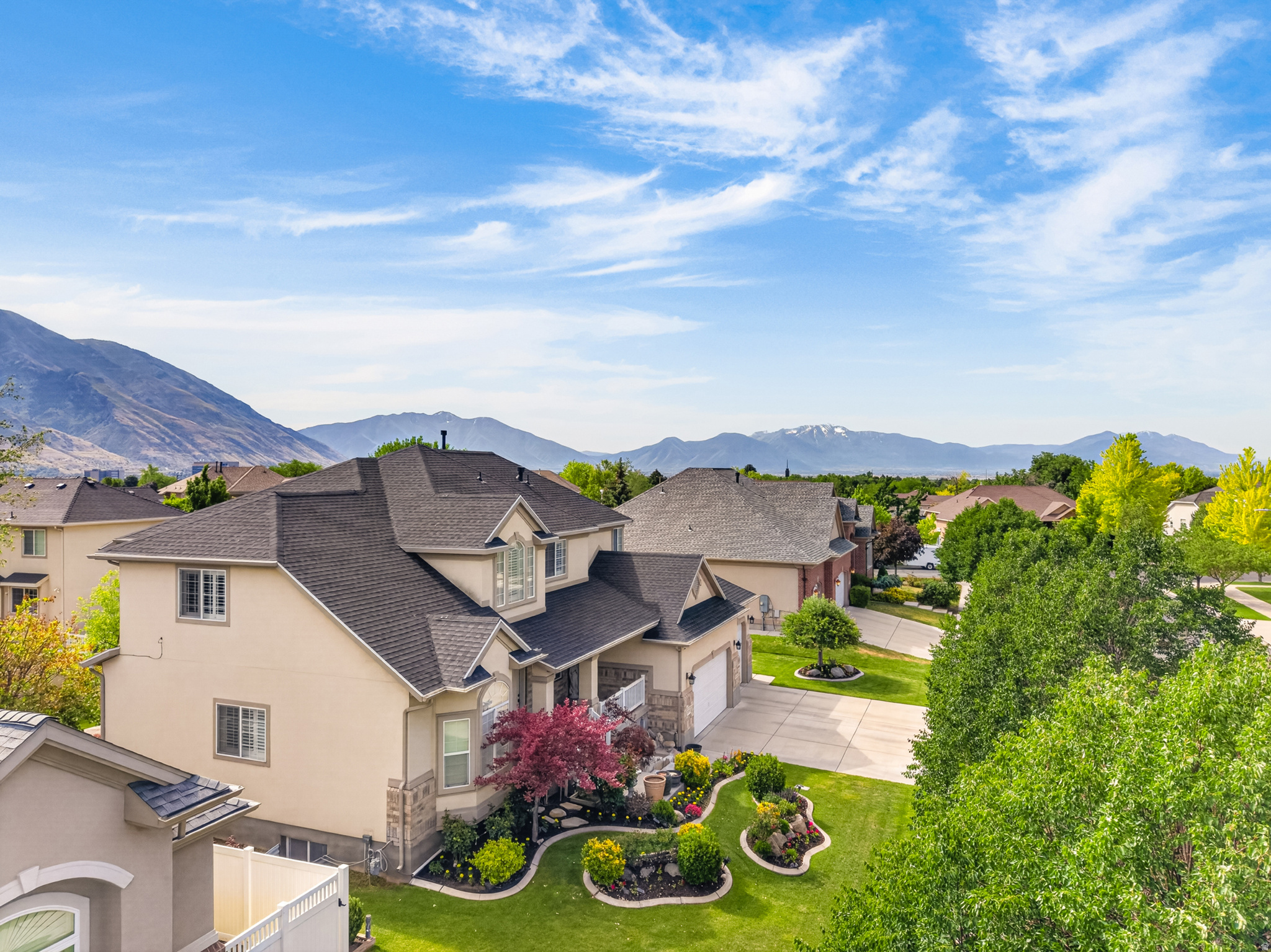 THE ESTATES AT BURR ORCHARDS - Residential