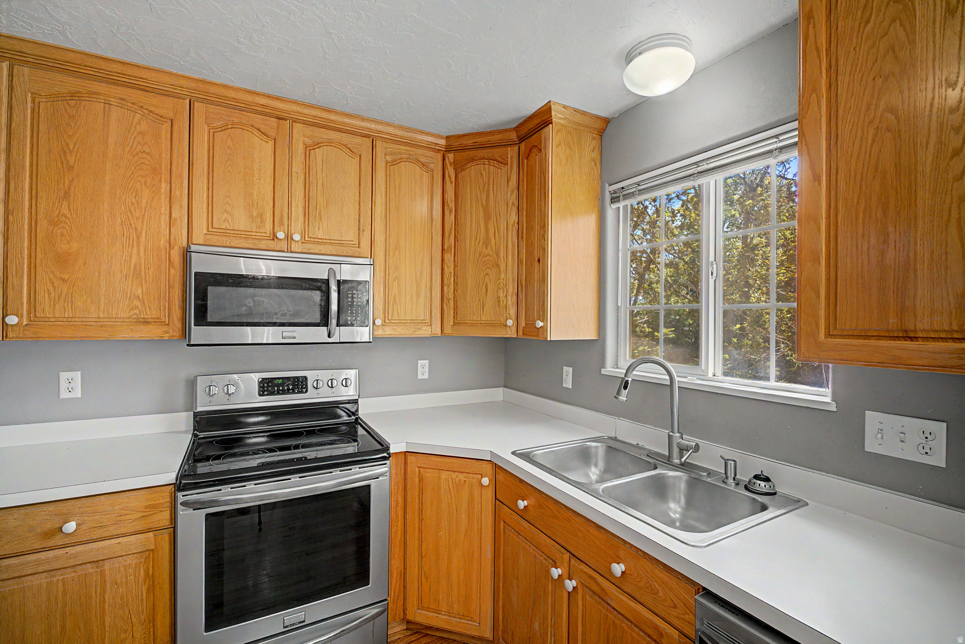 EAGLE RIDGE - Residential
