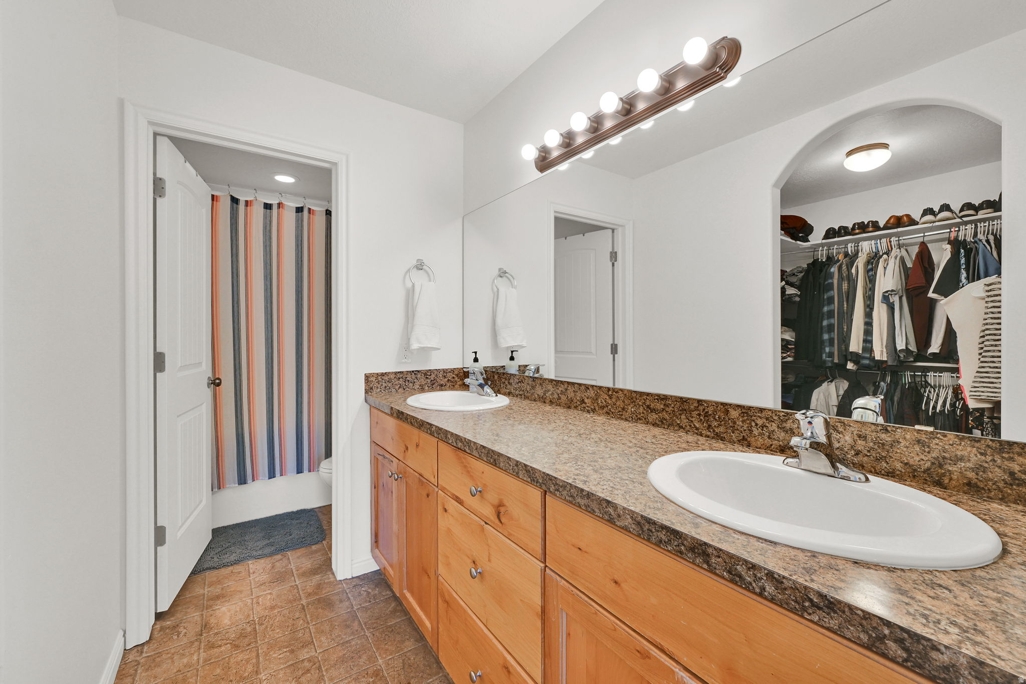 STONEFIELD VILLAGE T - Residential