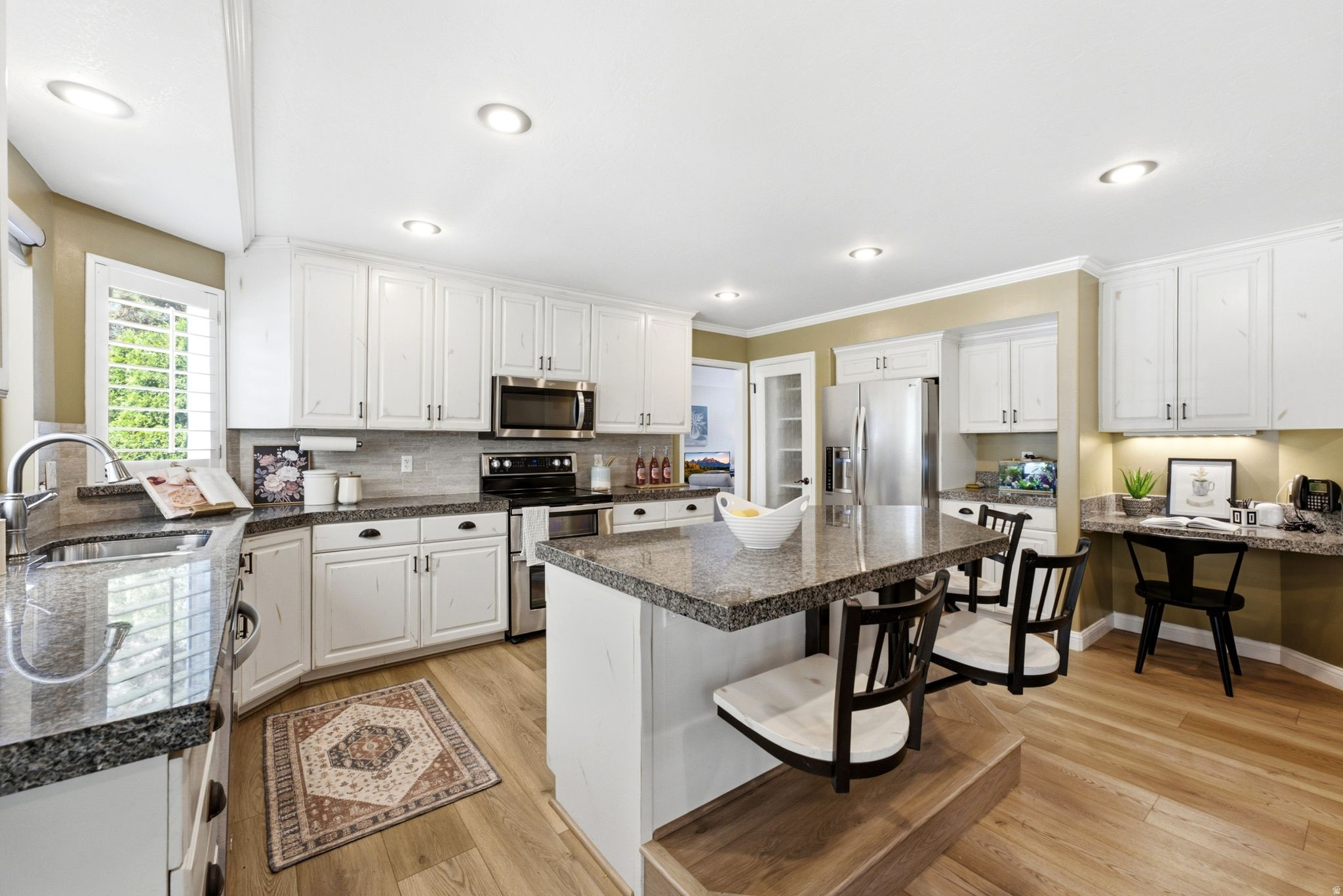 WILSHIRE ESTATES - Residential