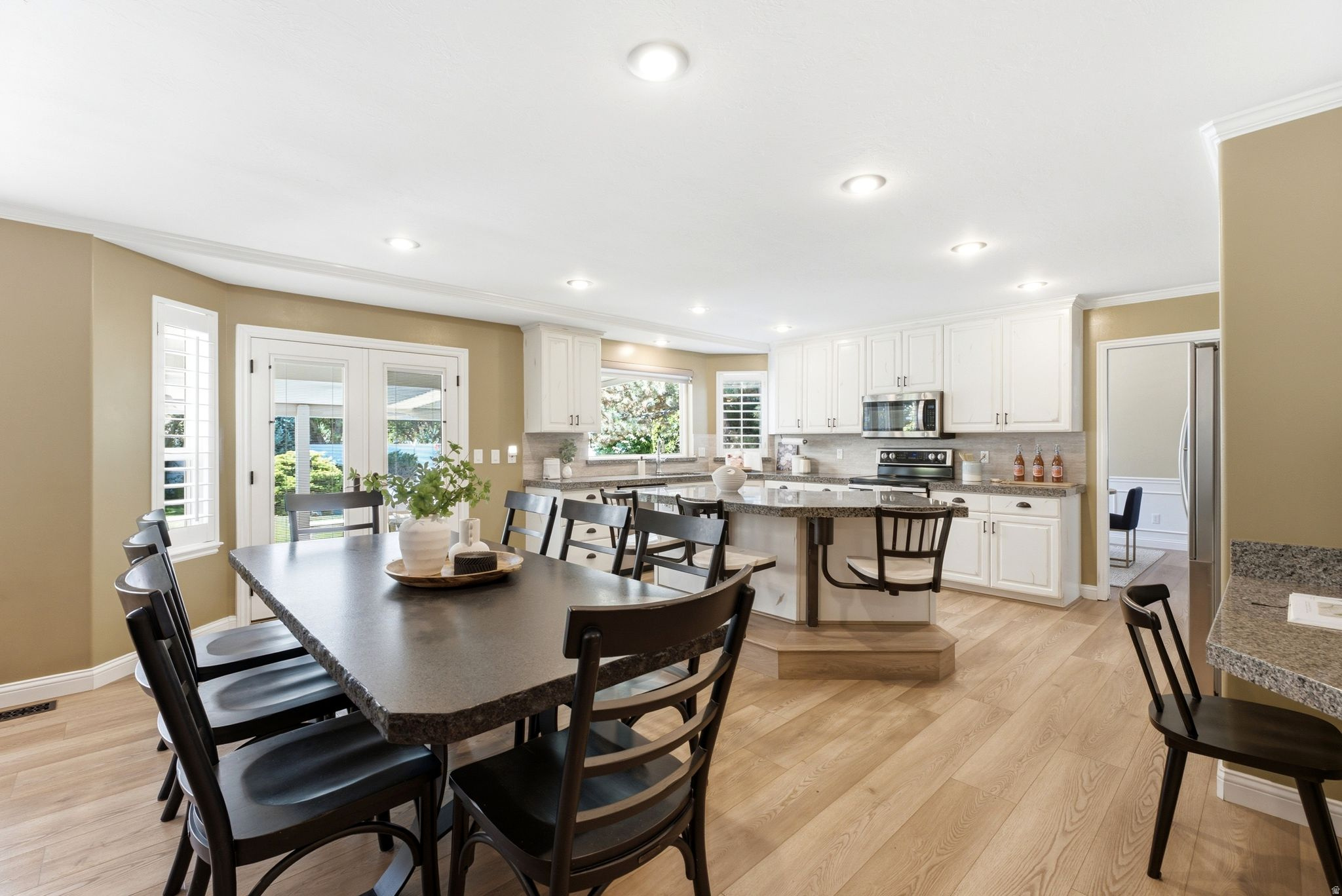 WILSHIRE ESTATES - Residential