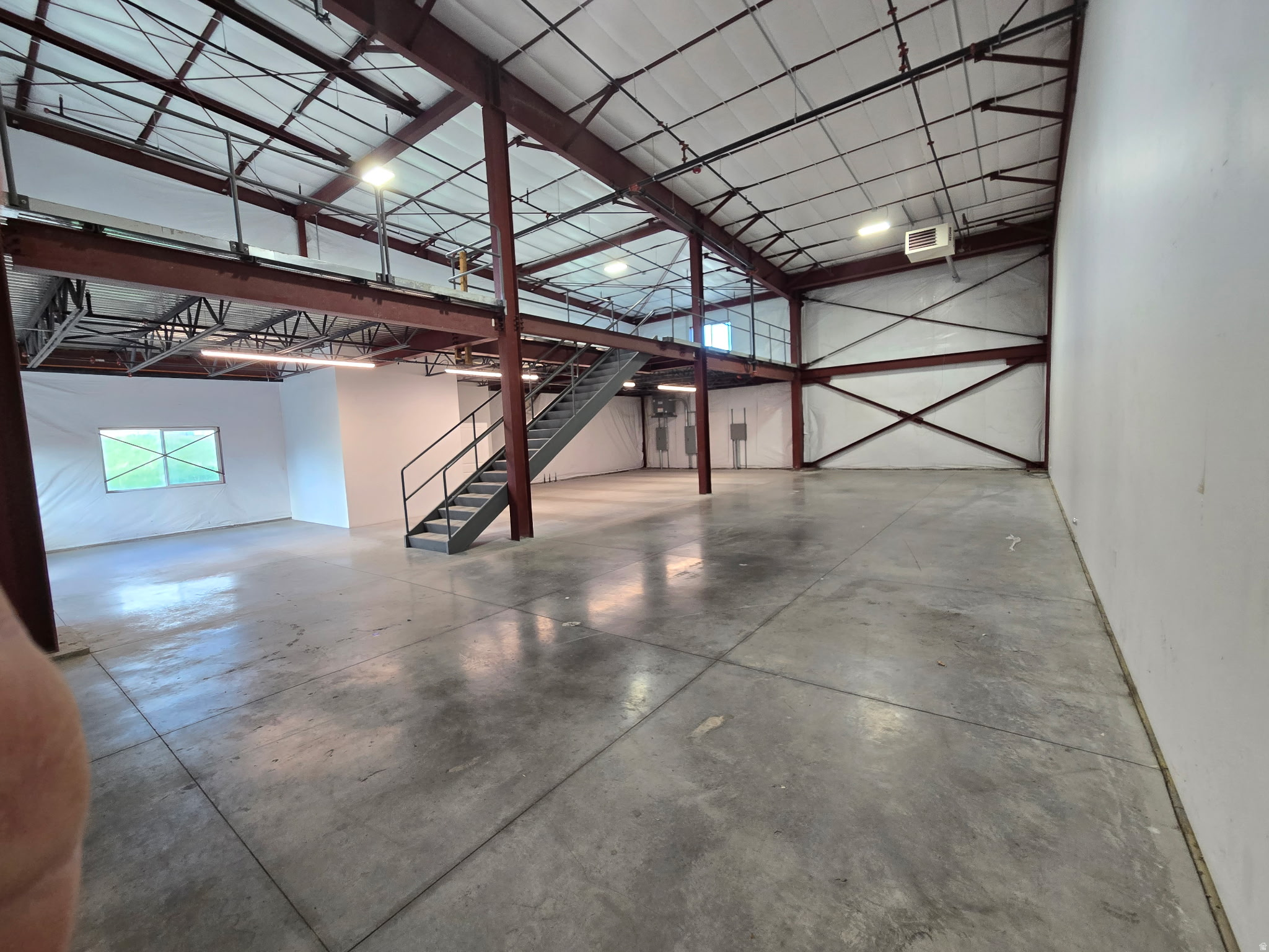 Please contact the owner Randy at 435-881-8777 for all questions and showings. Submit all offers to Listing Agent at redd.alice@yahoo.com. 4615 sq. ft. of space available for lease. 3000 sq. ft. on main level and 1615 on the mezzanine level. 3 phase power. Includes 400 amp power with 600 amp power available. Lessee is responsible for Electricity and Gas only. Large main floor space with bathroom and drinking fountain. Large 14' x 14' door with 2 other entrances. 4 parking spaces for this unit. Has fire suppression sprinklers. Available immediately.   Square footage figures are provided as a courtesy estimate only and were obtained from county records .  Buyer is advised to obtain an independent measurement.