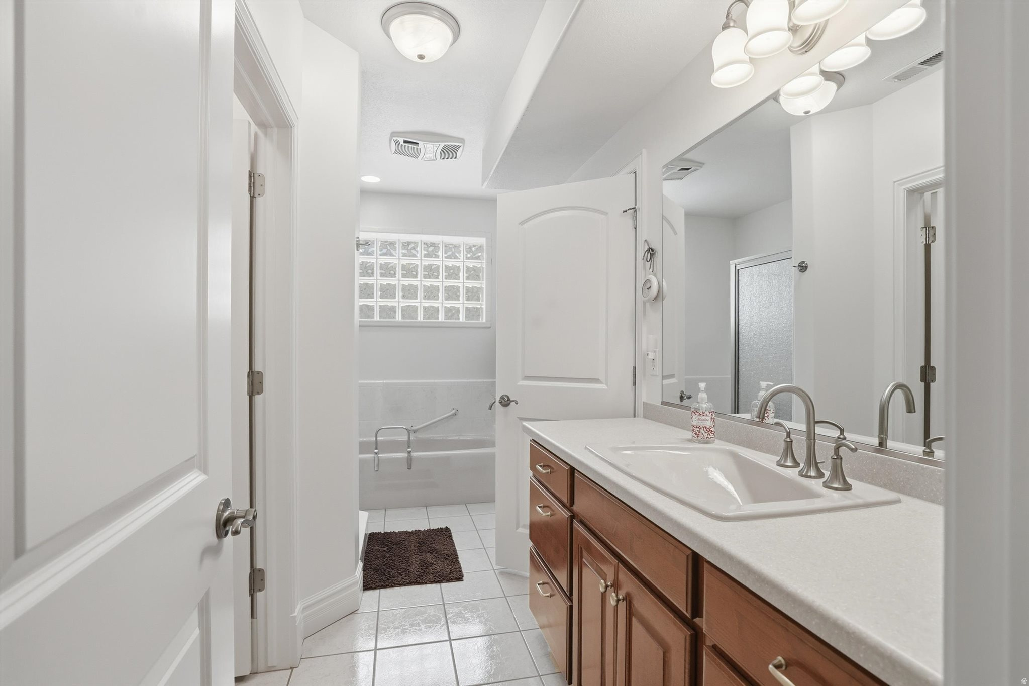 HAMPTONS ON THE GREEN - Residential