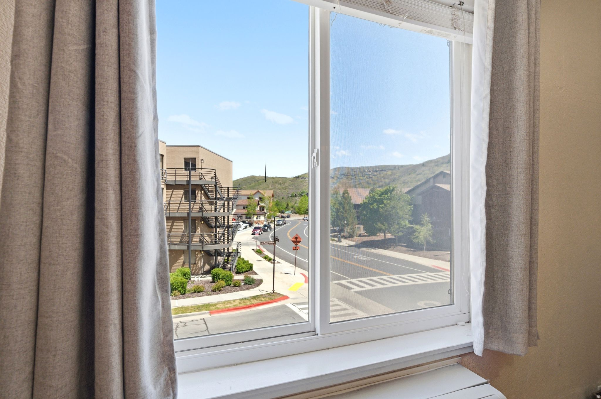 CARRIAGE HOUSE CONDOMINIUMS - Residential