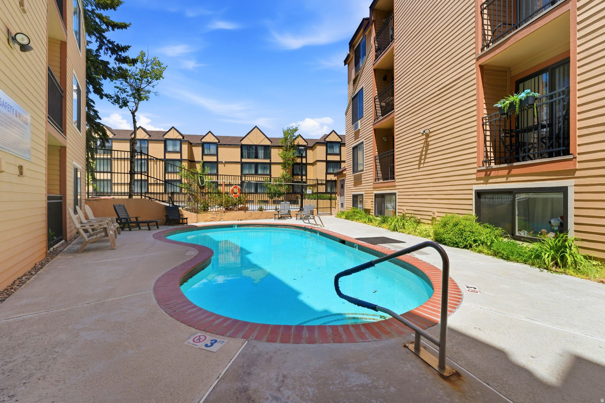CARRIAGE HOUSE CONDOMINIUMS - Residential